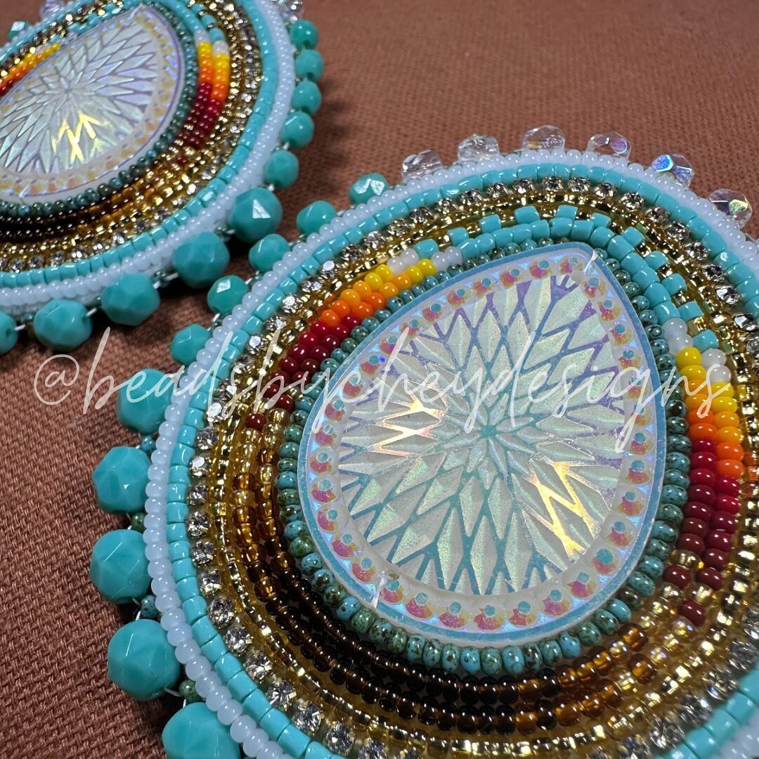 Happy Valentine&rsquo;s Day!! Finally had time to work on some projects! These are available on my website, link in bio! 

#beadwork #beadedjewelryofinstagram #beadedearringsforsale #nativemade #indigenousart
