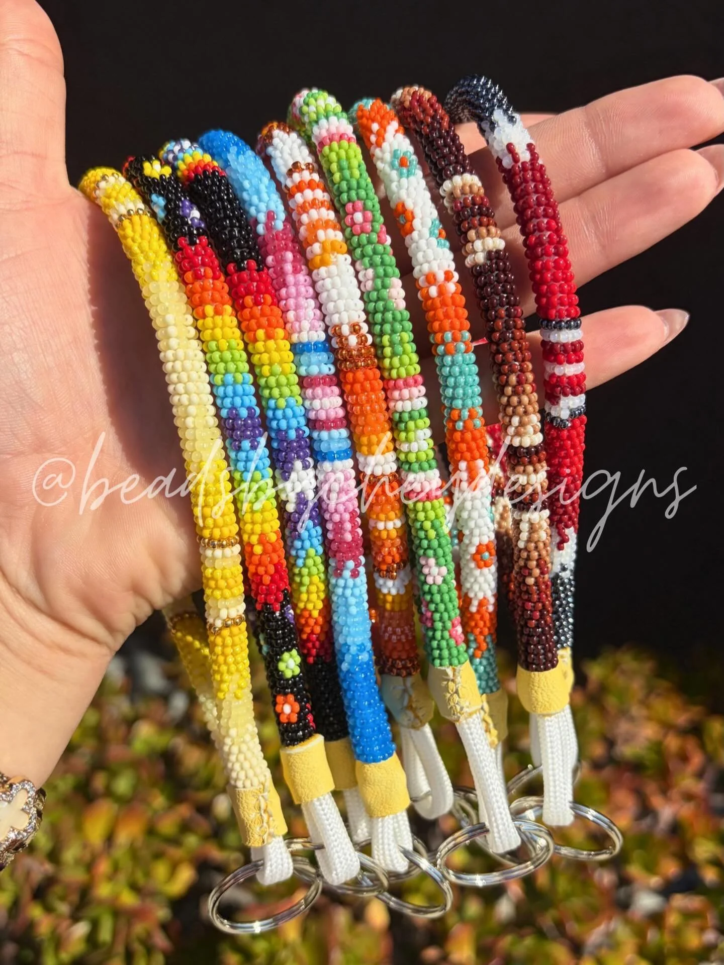 🆕 mini keychain now available on my website! Link in bio or beadsbycheydesigns.com!! 

#beadwork #beadedkeychain #beadedwristlet #indigenousartist #nativebeader