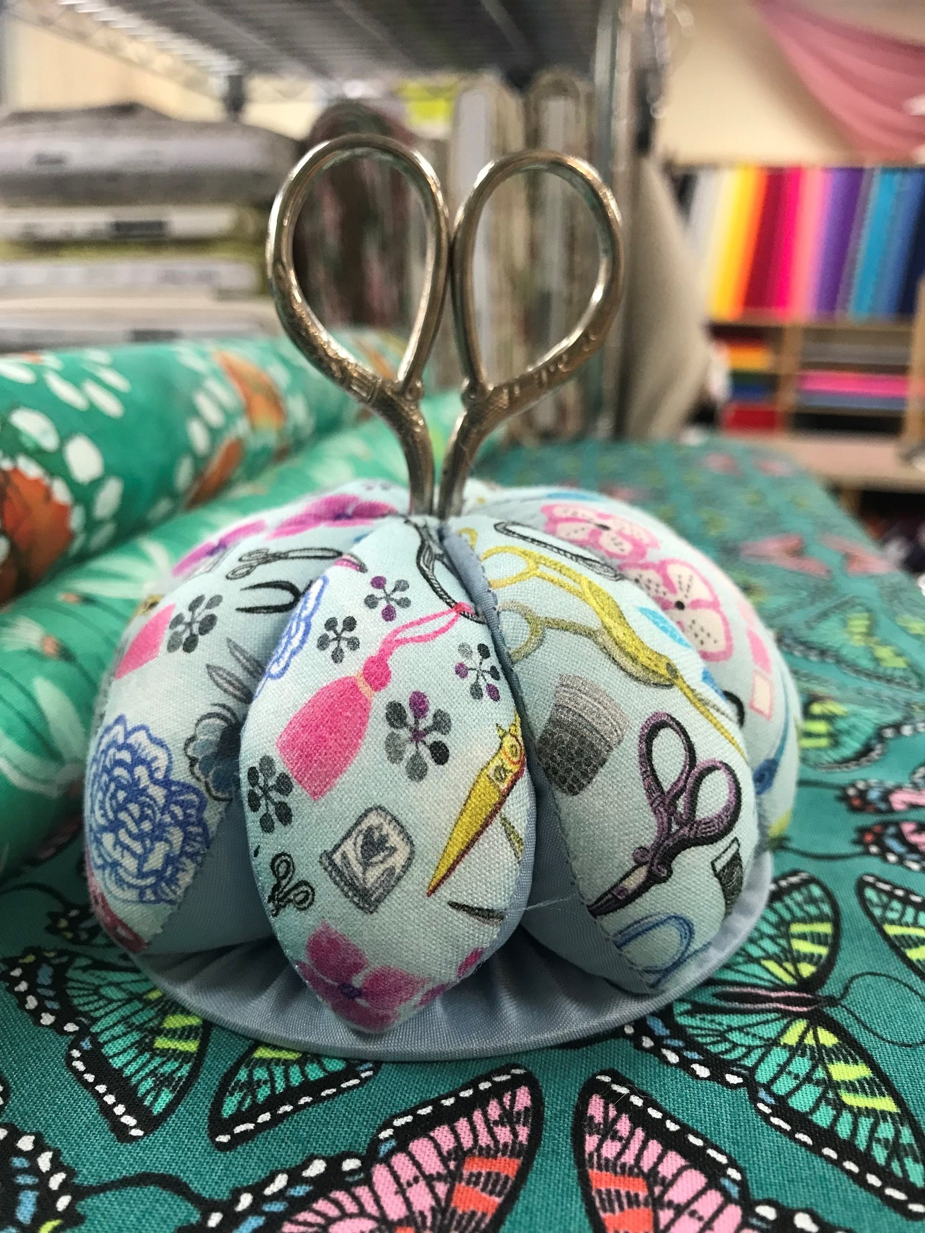 scissors+pin+cushion.jpg