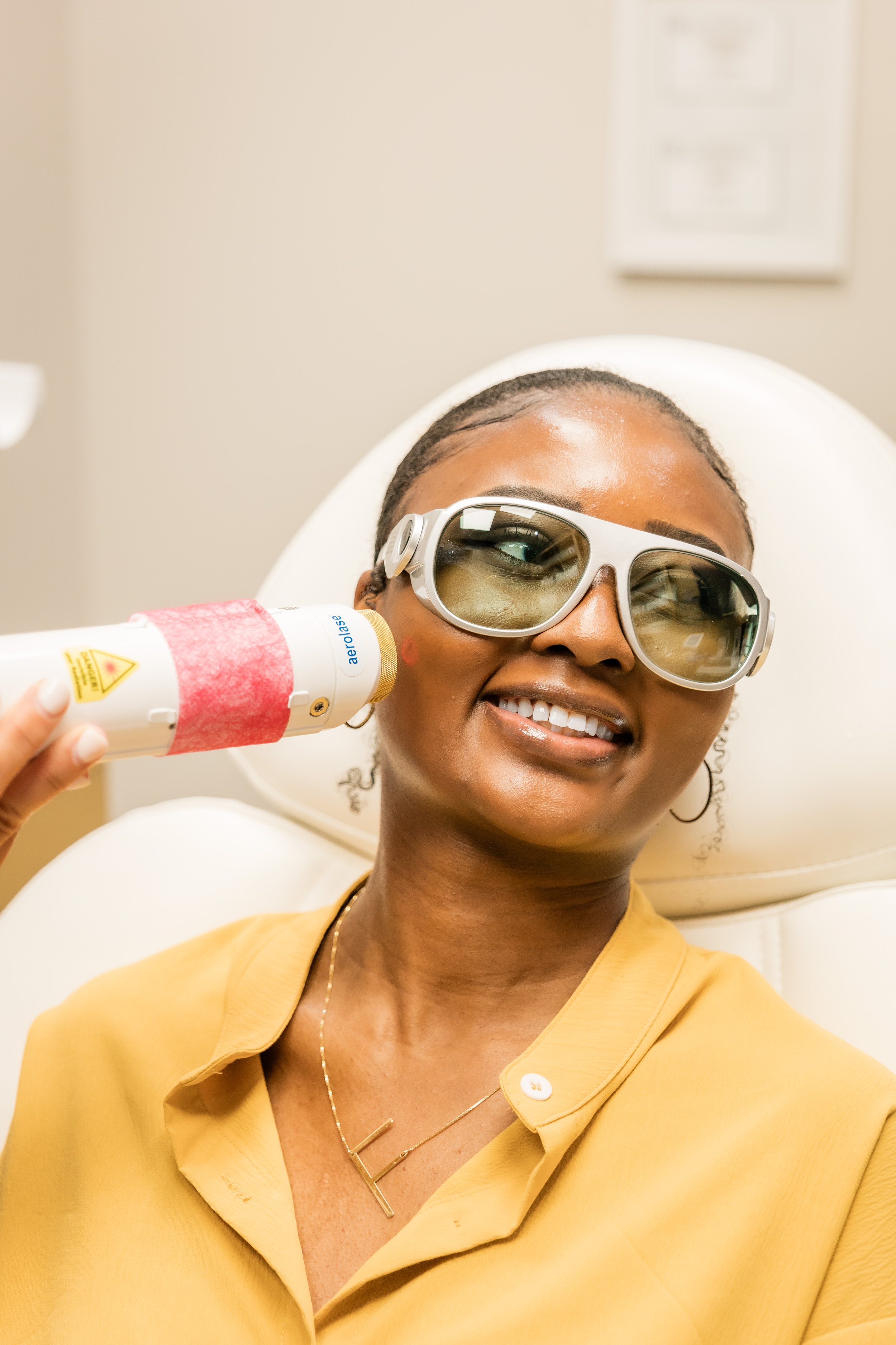 Acne, Aging, Pigmentation &amp; Rosacea: A Woman's Guide to Treating Your Skin