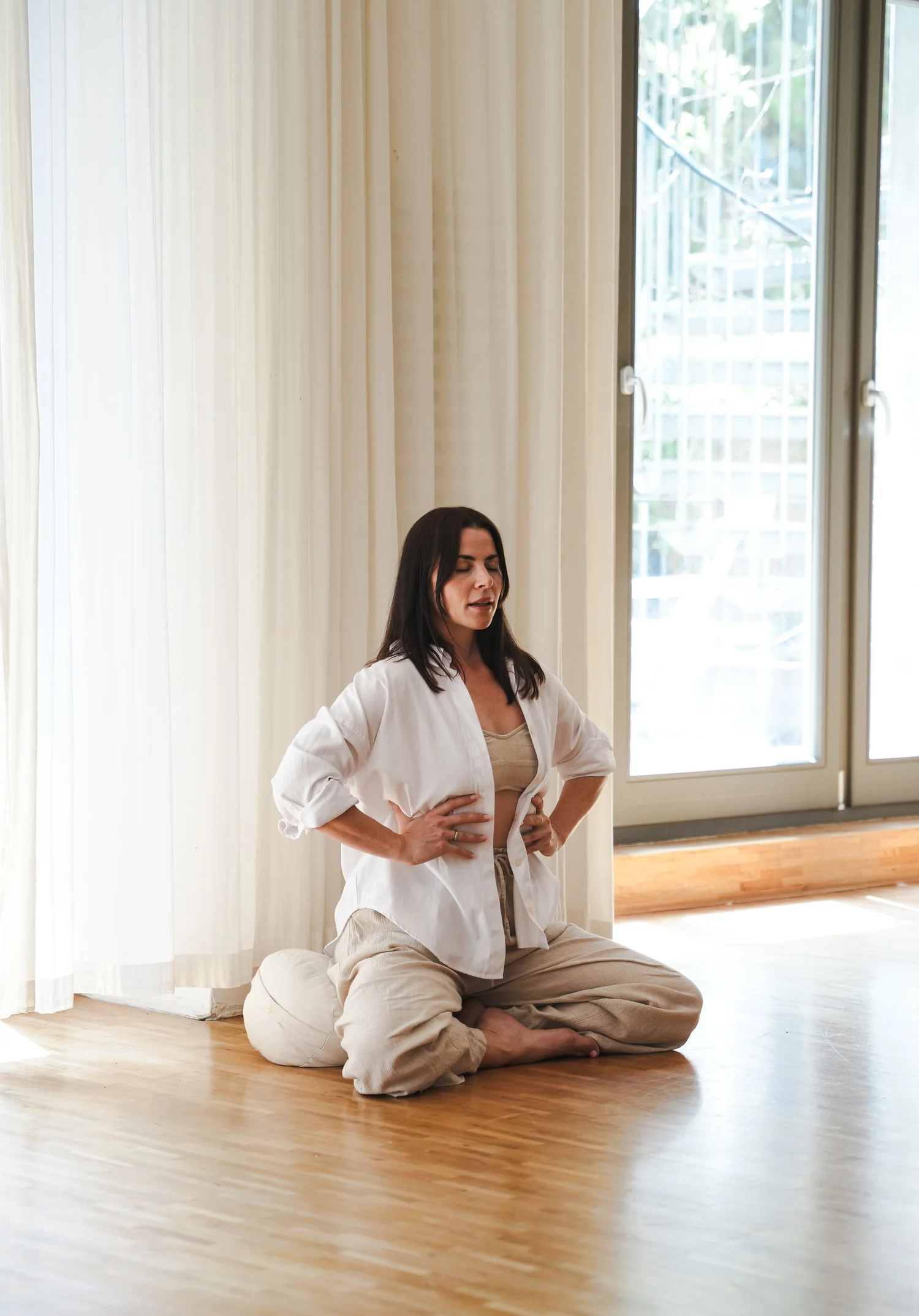 Kate Robinson leading a breathwork practice
