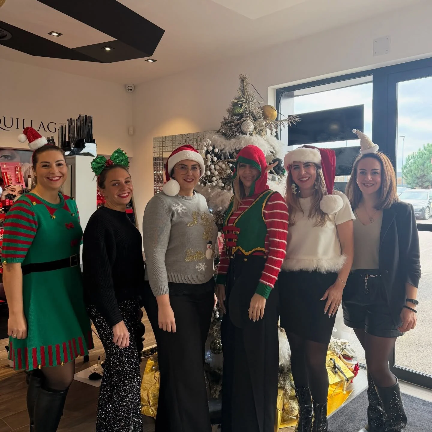 CELIGNE vous souhaite de belles f&ecirc;tes ! 🍾 Nous sommes ferm&eacute;s jusqu&rsquo;au 05 janvier