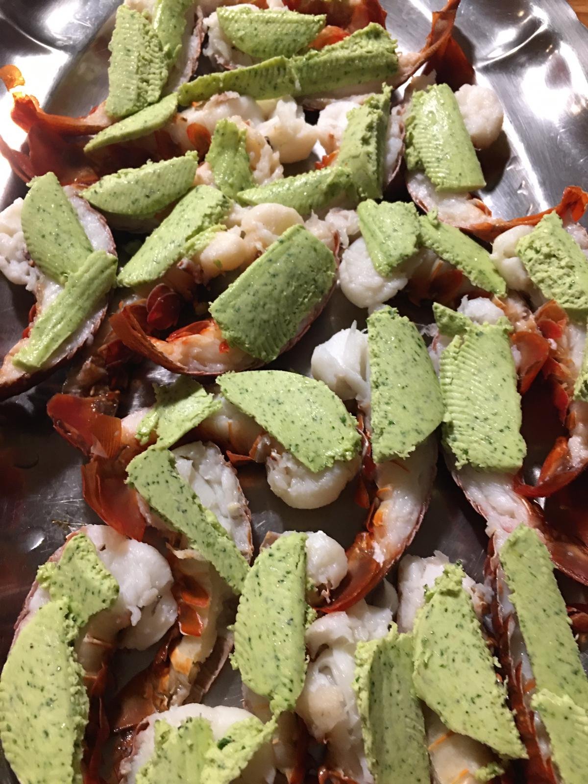 Queues de langouste au beurre persillé (4 pers.)