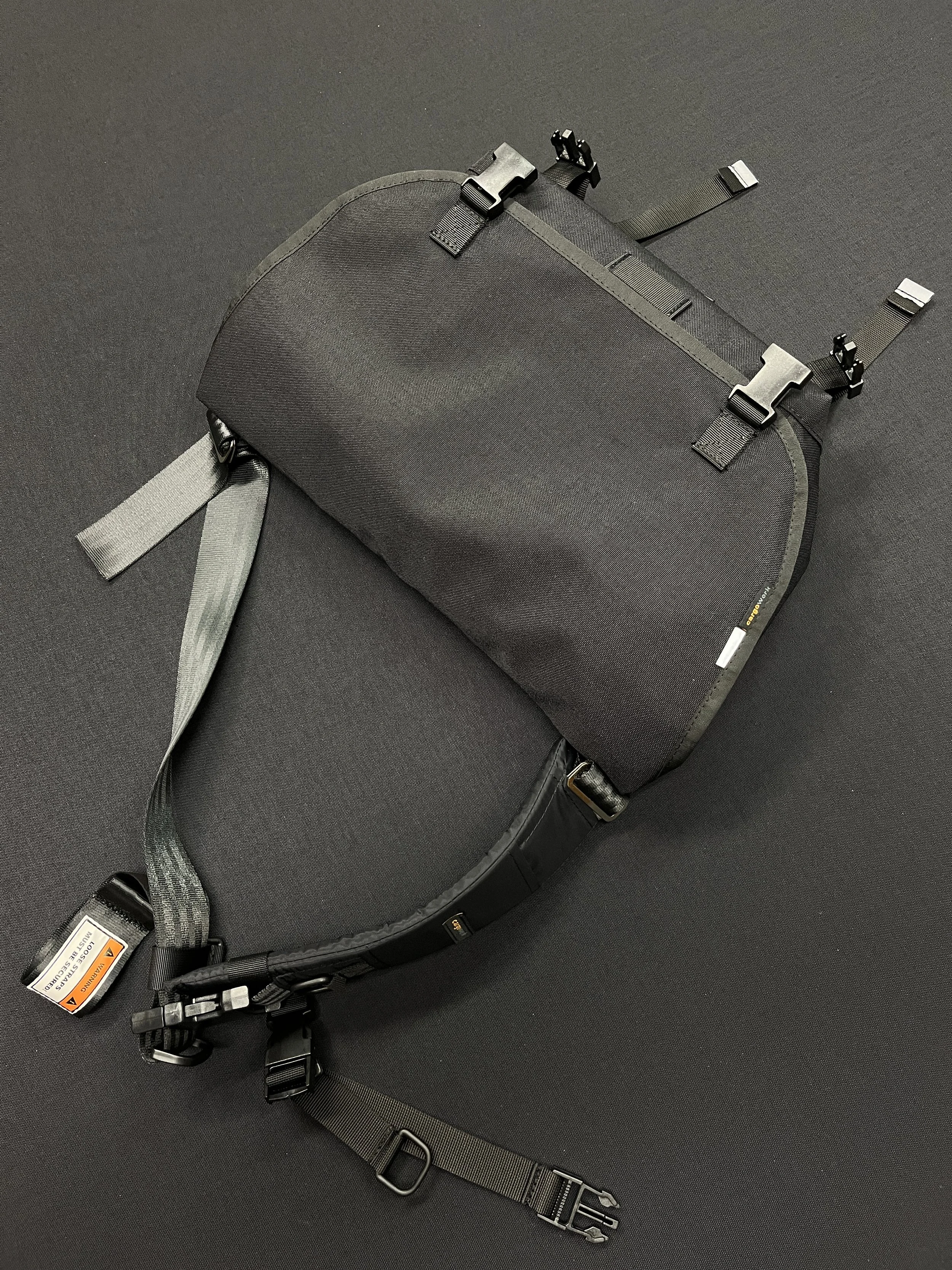 Messenger Sling Essential