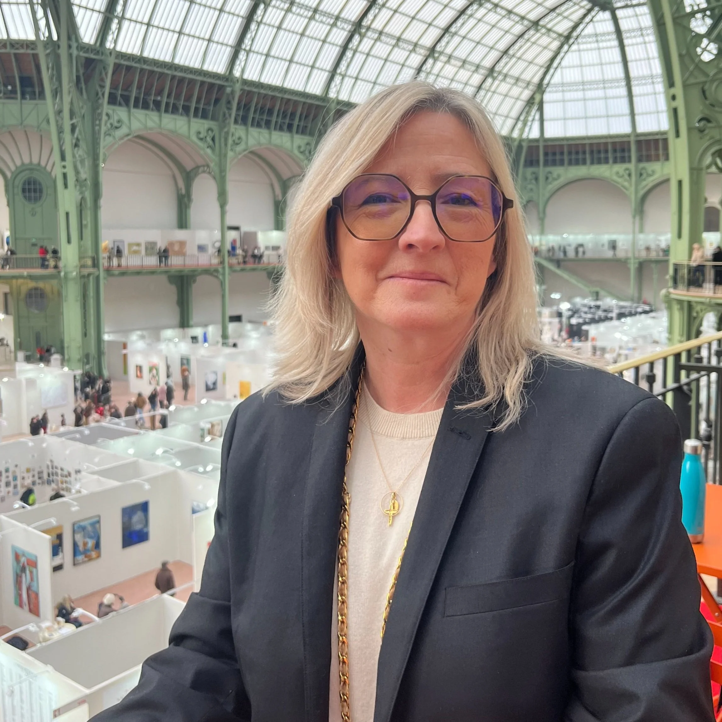 Isabelle Dedieu, formatrice et coach spécialisée dans le conseil en communication et marketing dans le domaine de l’art et du design. Promotion des artistes plasticiens et créateurs en France