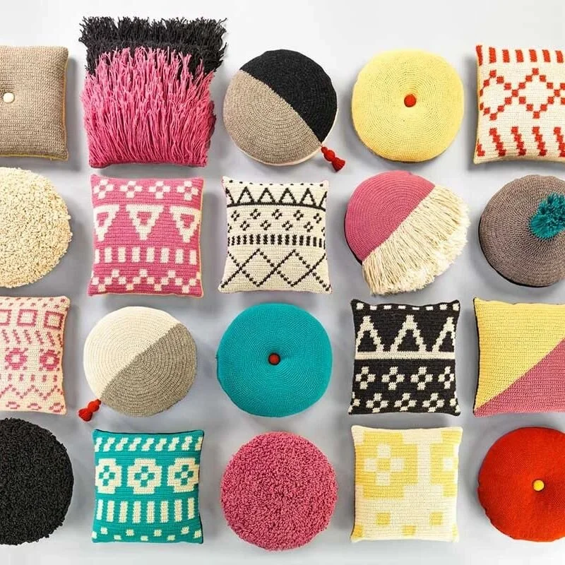 URB_ART Storybook: KNITTING A NEST
Women from the ex-Yugoslav countries have been a constituent of Slovenian towns for decades. Their presence is well known, while their lives go by somewhat unnoticed. In Jesenice, a small town near the Austrian bord