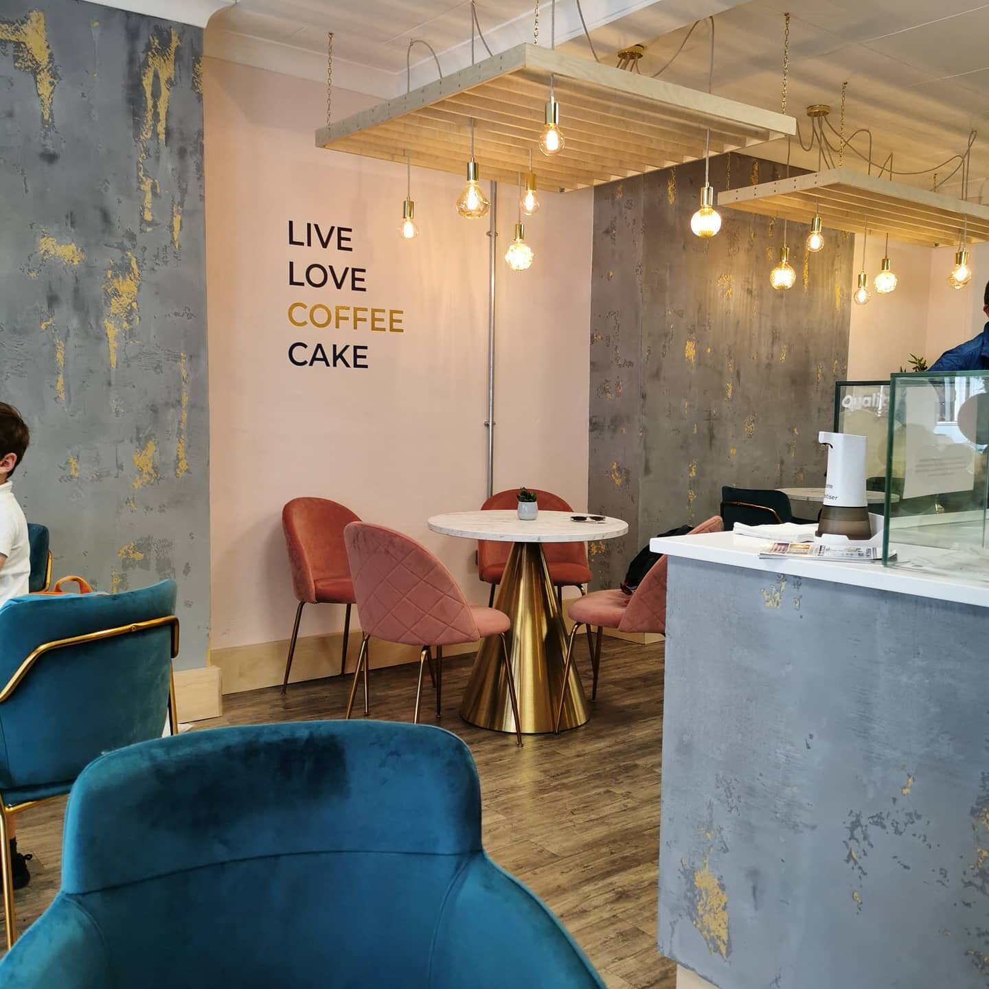 Congratulations to @thevalecakeboutique  for opening their first coffee and cake shop! Featuring walls by @vale_venetian 
The cakes are AMAZING!! 

Great work from the guys at @creativespacesdesign with the design and fit.

#hospitalitydesign #restau