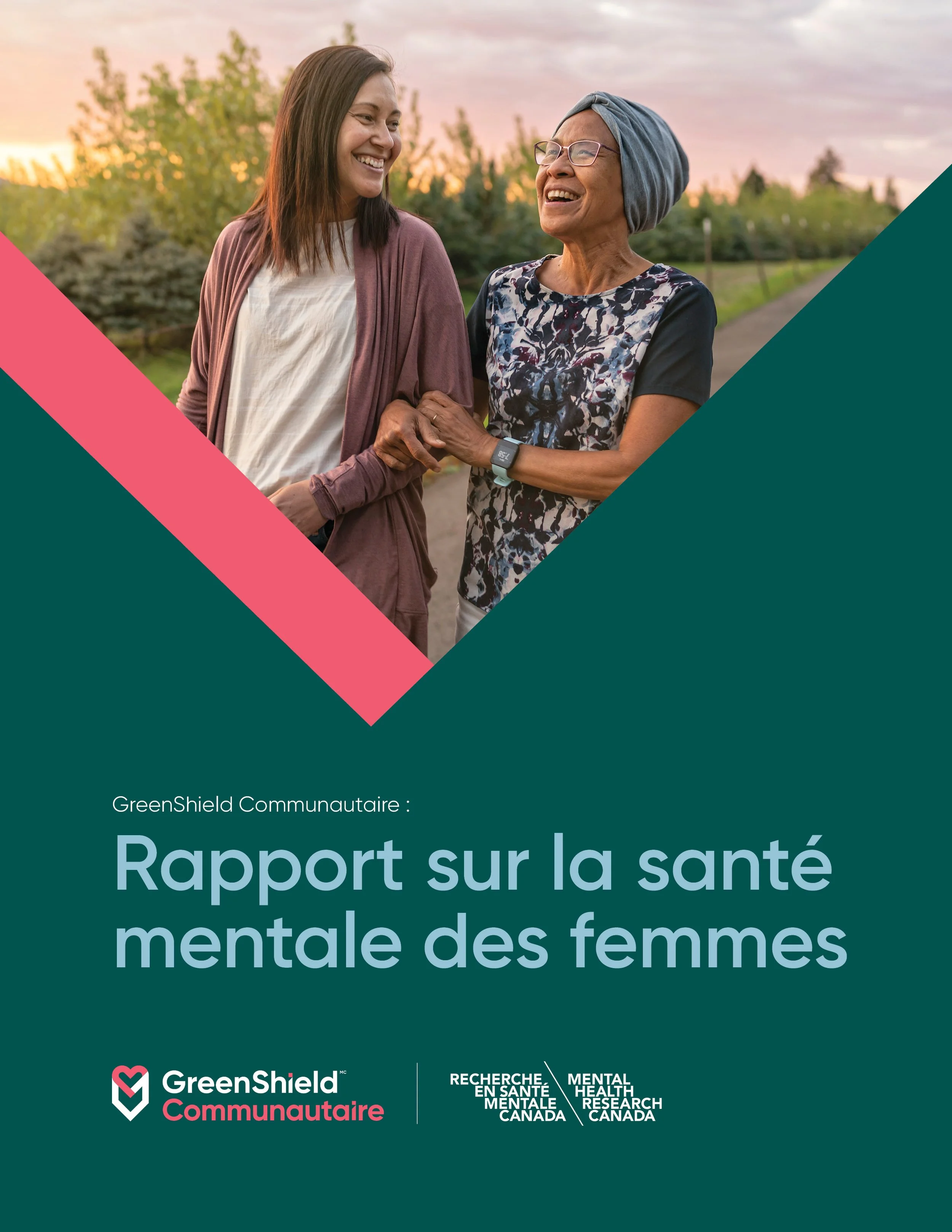 Une femme âgée et une jeune femme marchent à l'extérieur bras dessus bras dessous.  Elles sourient.  La copie sur le graphique se lit : GreenShield Communautaire : Rapport sur la santé mentale des femmes