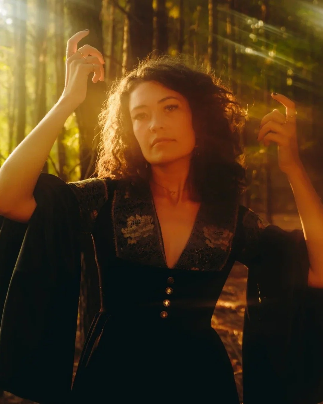 🌙✨ TONIGHT!!! ✨🌙

The night has come, join us for an enchanted evening of ethereal, cinematic folk with @anterra.eve and @peterstonemusic. Expect music that is intimate, haunting, and otherworldly, filling the farm with a tapestry of sound and stor
