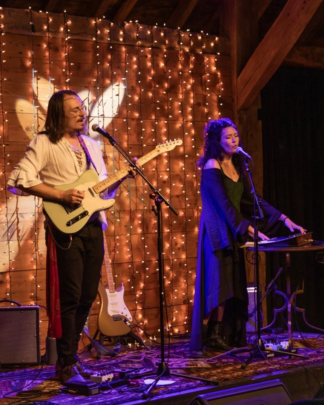 This past Friday, the Broken Wing Barn was filled with magic as the incredible duo @anterra.eve and @peterstonemusic took the stage. ✨ Their blend of enchanting and haunting melodies carried us through a night we won&rsquo;t forget. 

Thank you to ev