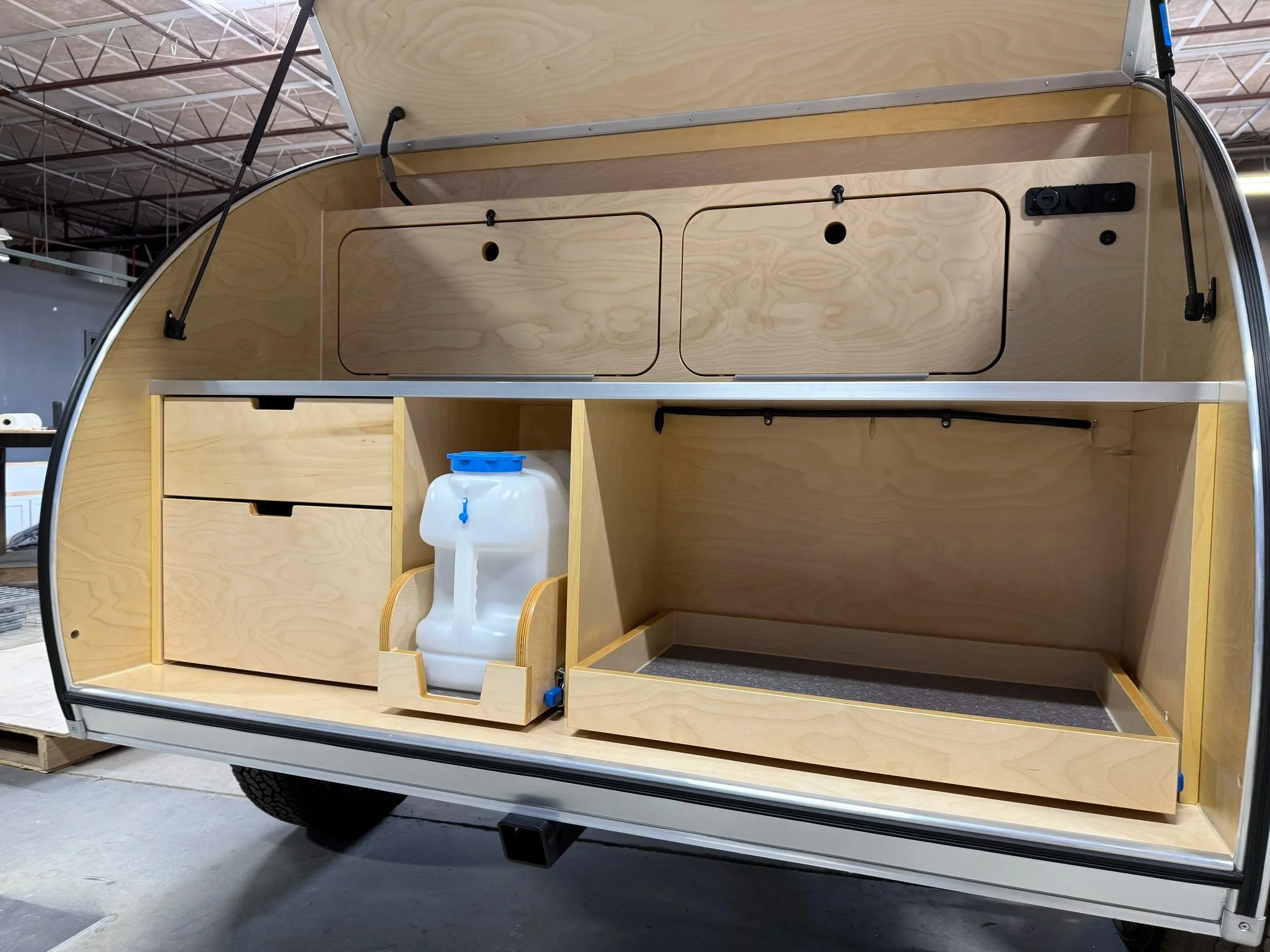 5 gallon water jug and 12v cooler outlet