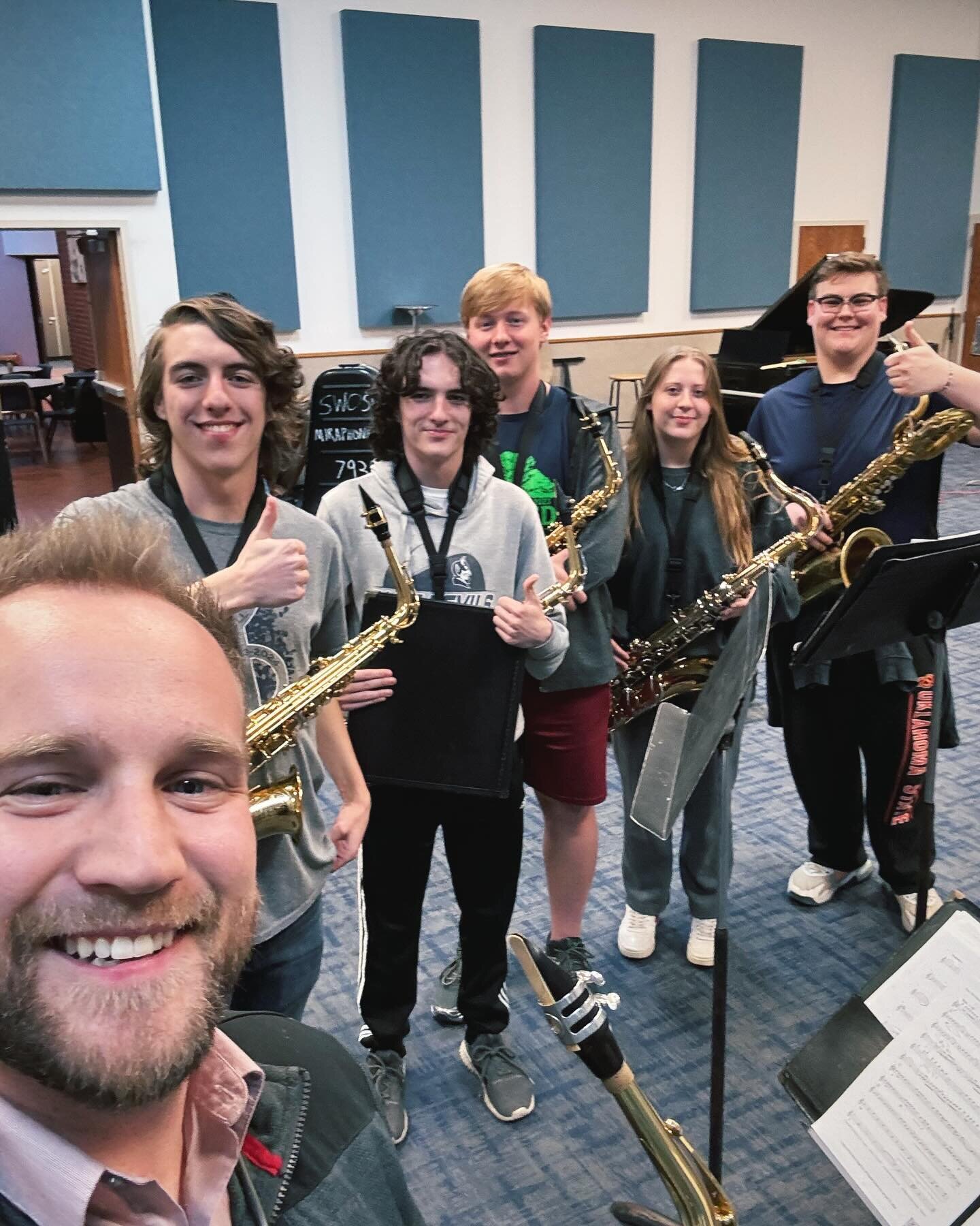 It was a pleasure to work with the Cordell High School saxophone quintet as they prepare to play at the state solo and ensemble contest! They&rsquo;re sounding great already 💪🏻🎷

#saxophone #classicalsaxophone #saxophonequartet #chambermusic #swos