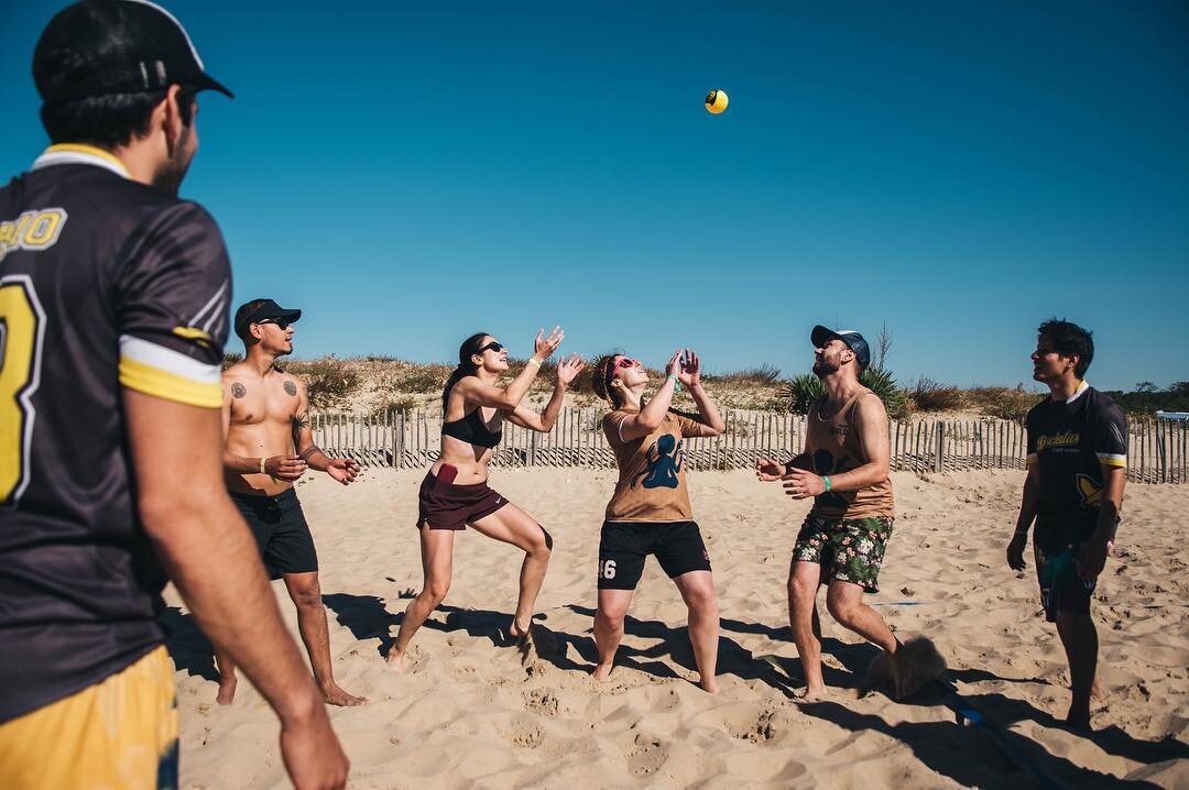 Join the @spikeball revolution at @dreamteamfest 2019 on September 13-15th in Montalivet, France! 🇫🇷✈️ 20 DreamTeams of 10 players (5 women, 5 men), 5 beach sports challenges, 3 days, 1 big &ldquo;Indian Summer&rdquo; experience! ✨✨ Register now on