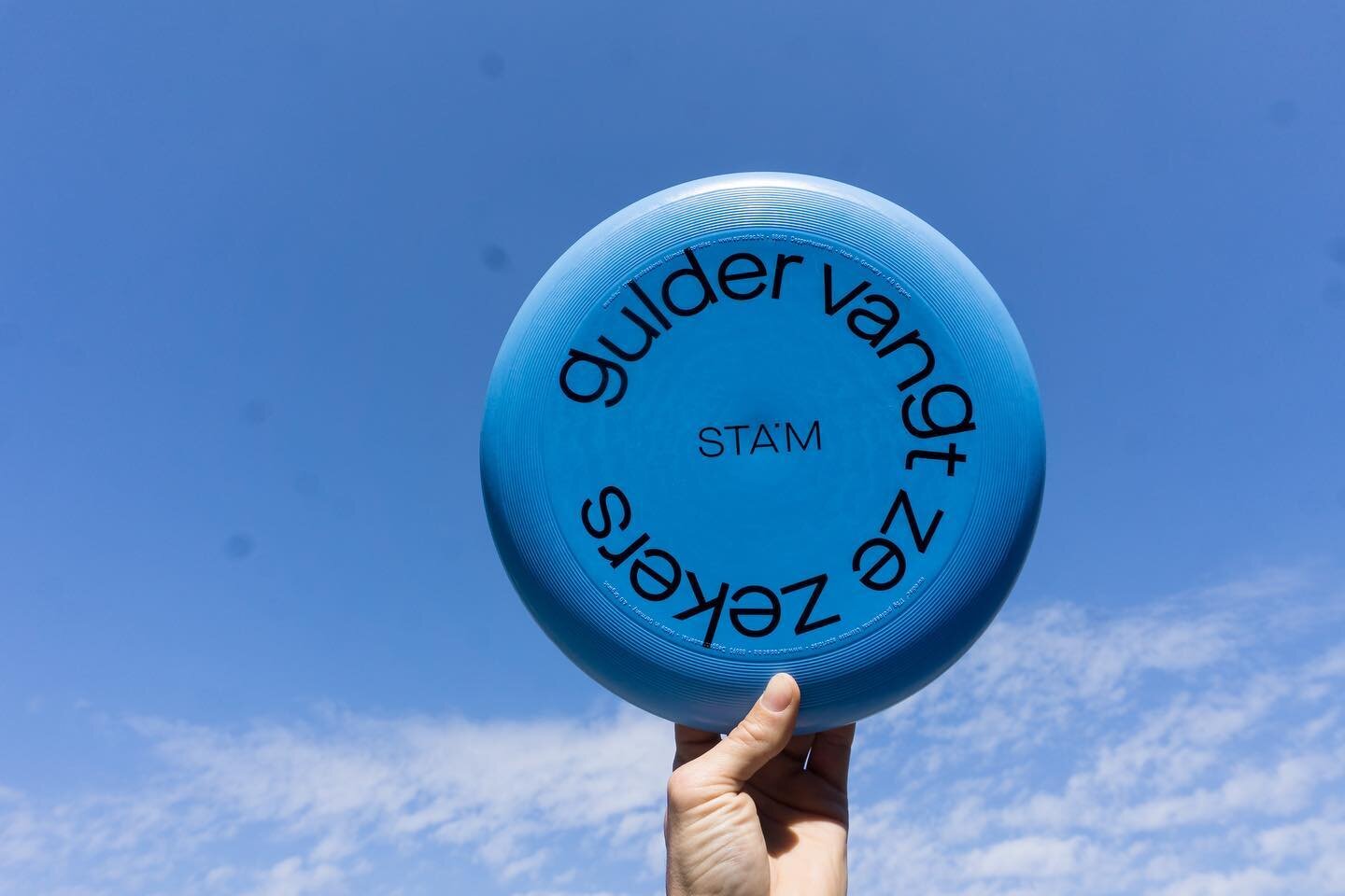 &ldquo;Gulder vangt ze zekers&rdquo;
Wolkenkrabbers frisbees nu beschikbaar bij @stamgent.
Schuun design by @bureauboschberg 
#wolkenkrabbersclub #frisbeefun