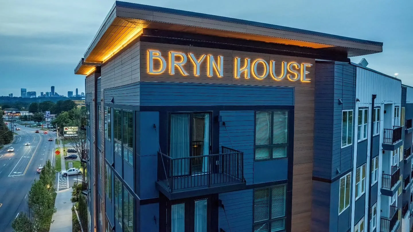 ✨ Twilight at Bryn House ✨
Golden hour brings out the soul of a property&mdash;and we make sure it shines.
This is why the right lighting makes all the difference in real estate photography.

---

#TwilightPhotography #RealEstatePhotography #BrynHous