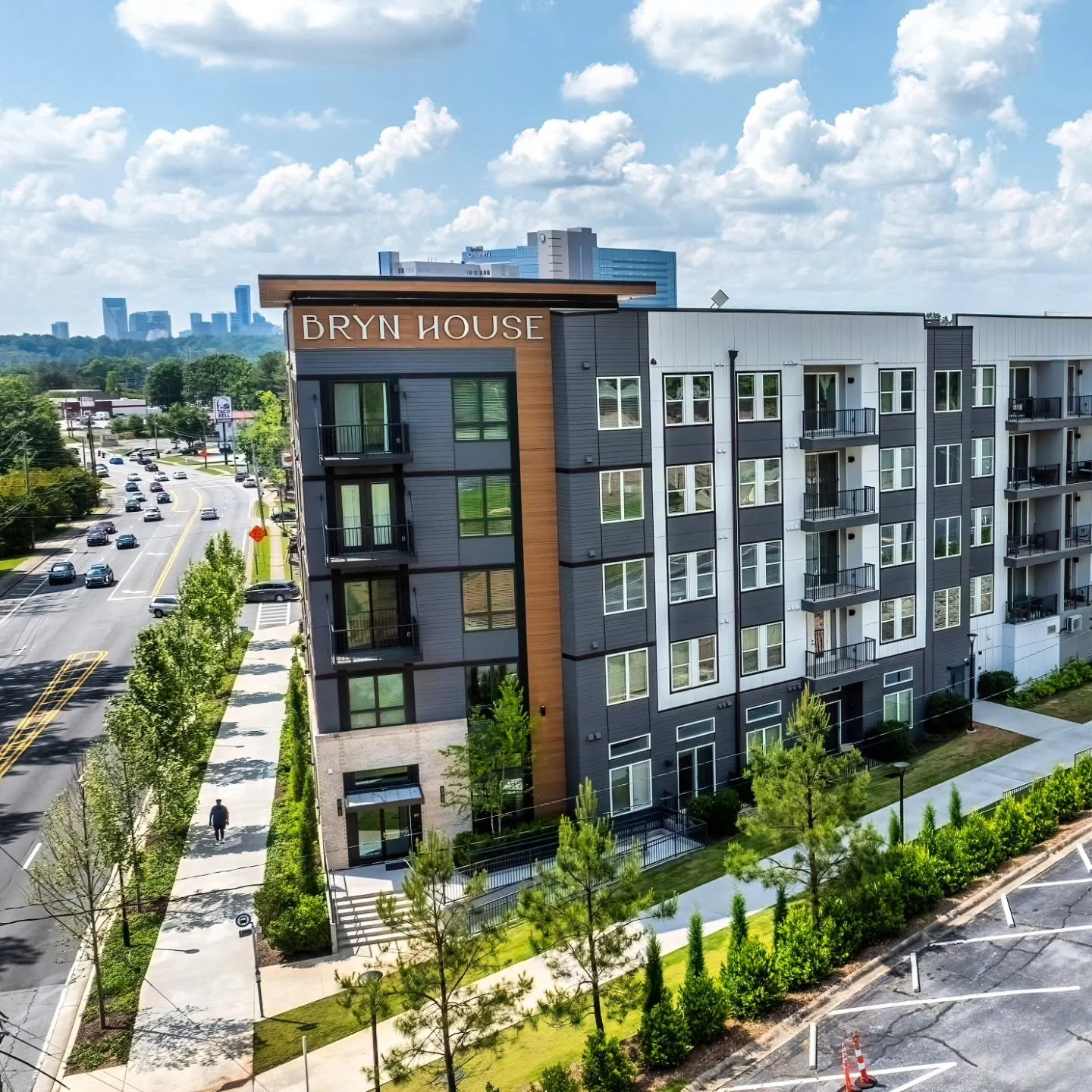 📸 Just wrapped a shoot at the stunning new Bryn House development on North Druid Hills in Atlanta! From sleek modern interiors to dynamic exterior angles, our real estate photography services capture every detail that makes a property stand out. If 
