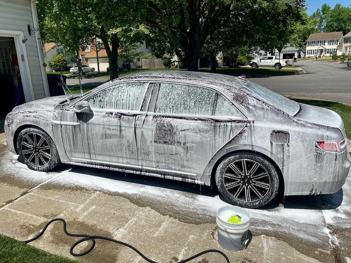 Foam bath helps to soften/remove some of the dirt and grime from the vehicle&rsquo;s exterior before the contact hand wash.

&ldquo;Revitalize your ride, refresh your soul&rdquo;

#detailing #autodetailing #virginiabeach 
#virginia #cleaning #norfolk