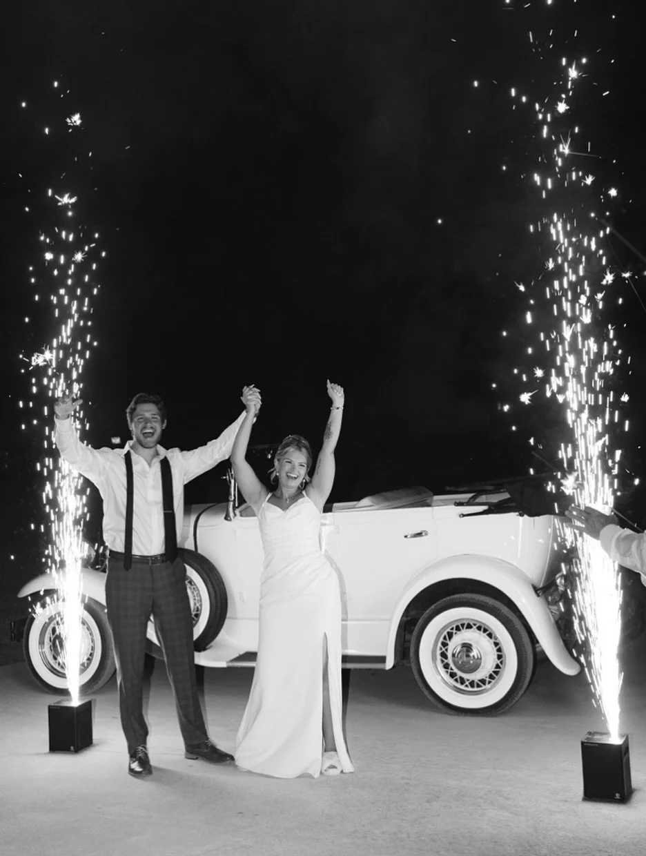 The perfect way to say goodnight✨
Photo @thetaylors.photo 
Venue @howe_farms
Cold Sparks @goldengateent 
#weddingday 
#wedding 
#reception 
#weddingvibes 
#bride 
#groom 
#ido 
#weddinginspo 
#weddingprep 
#weddingtrends
#weddingvenue 
#justmarried