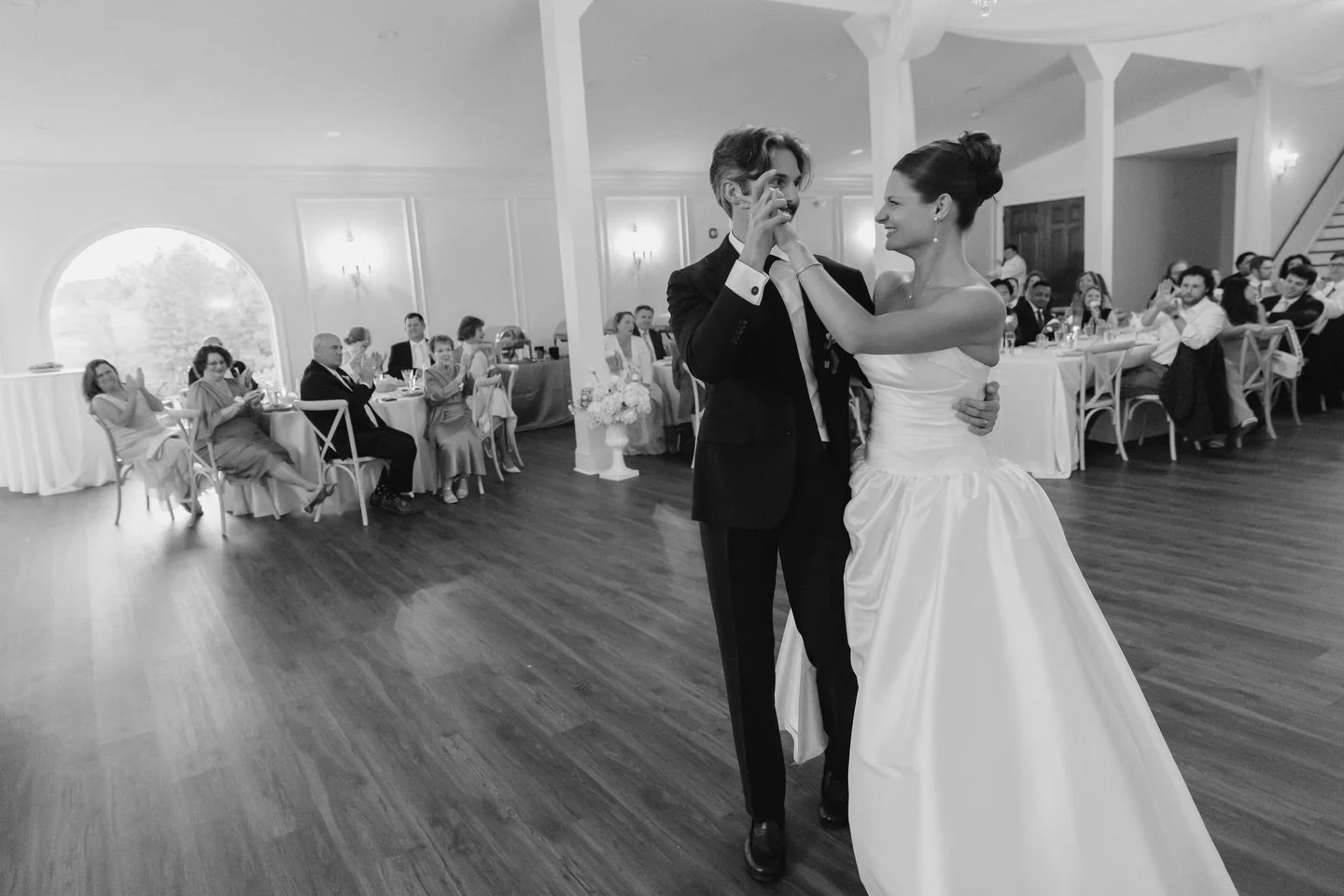 Classic &amp; Elegant 🤍

Photo by @alexisdimmer_ 
Venue @blackberryridgega 
Planning @maggiewalkerweddings 
Florals @garden__haus 
Decor @whitetable_specialtylinens @chattanoogatent 
Cake @publix 
Catering + Bar @good.co.catering 
Transport @nooga.s