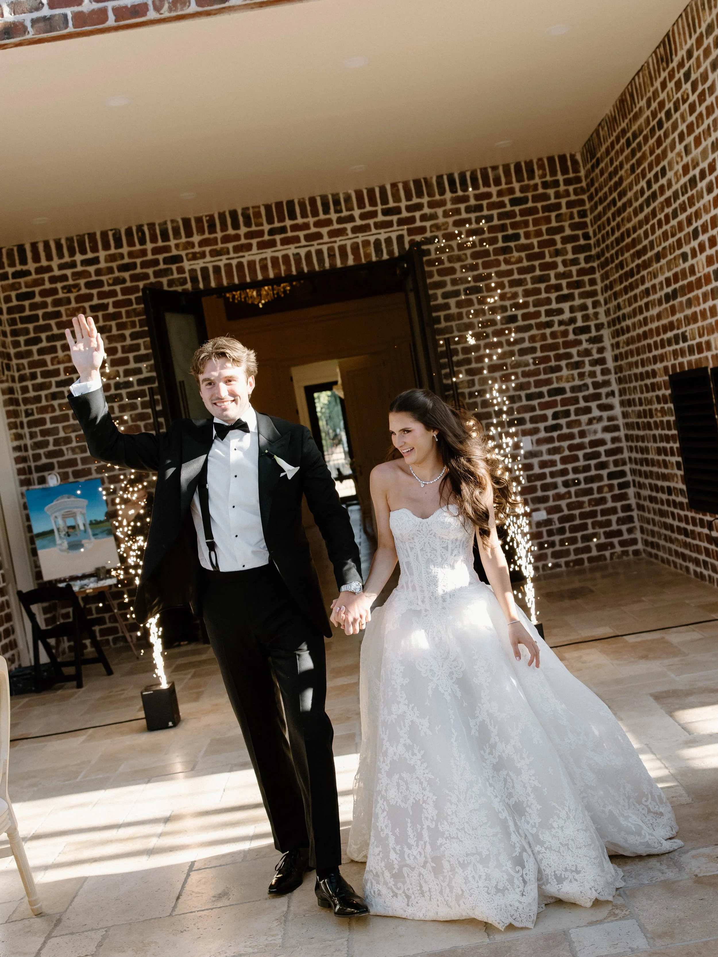 Make your entrance ✨GRAND✨

Photos by @morganhayesphotos 
Venue @theconservatoryblackberryridge @blackberryridgega 
Planning @weventsco @vowsandvelvetweddings 
Media team @morganhayesphotos @propheticfilmhouse @btswithbonfante 
Catering + Bar @events
