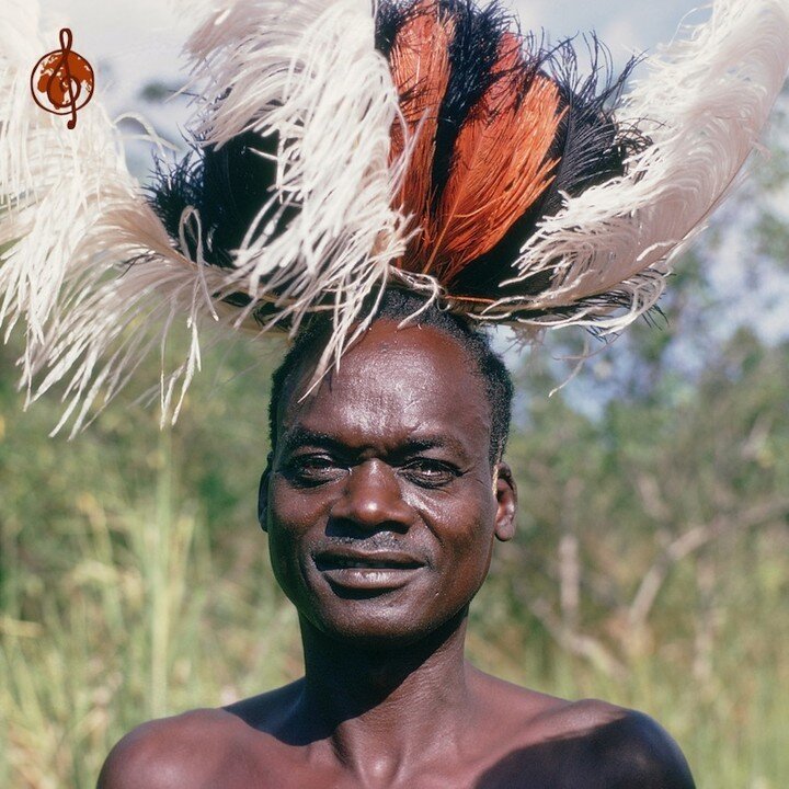 Here is one of the Bwala dancers David recorded from the Acholi people in Uganda, 1969. His head dress was made of Ostrich feathers. 

📸 David Fanshawe 

#davidfanshawe #fanshawemusic #composer #soundrecordist #musicarchive #ethnomusicologist #afric