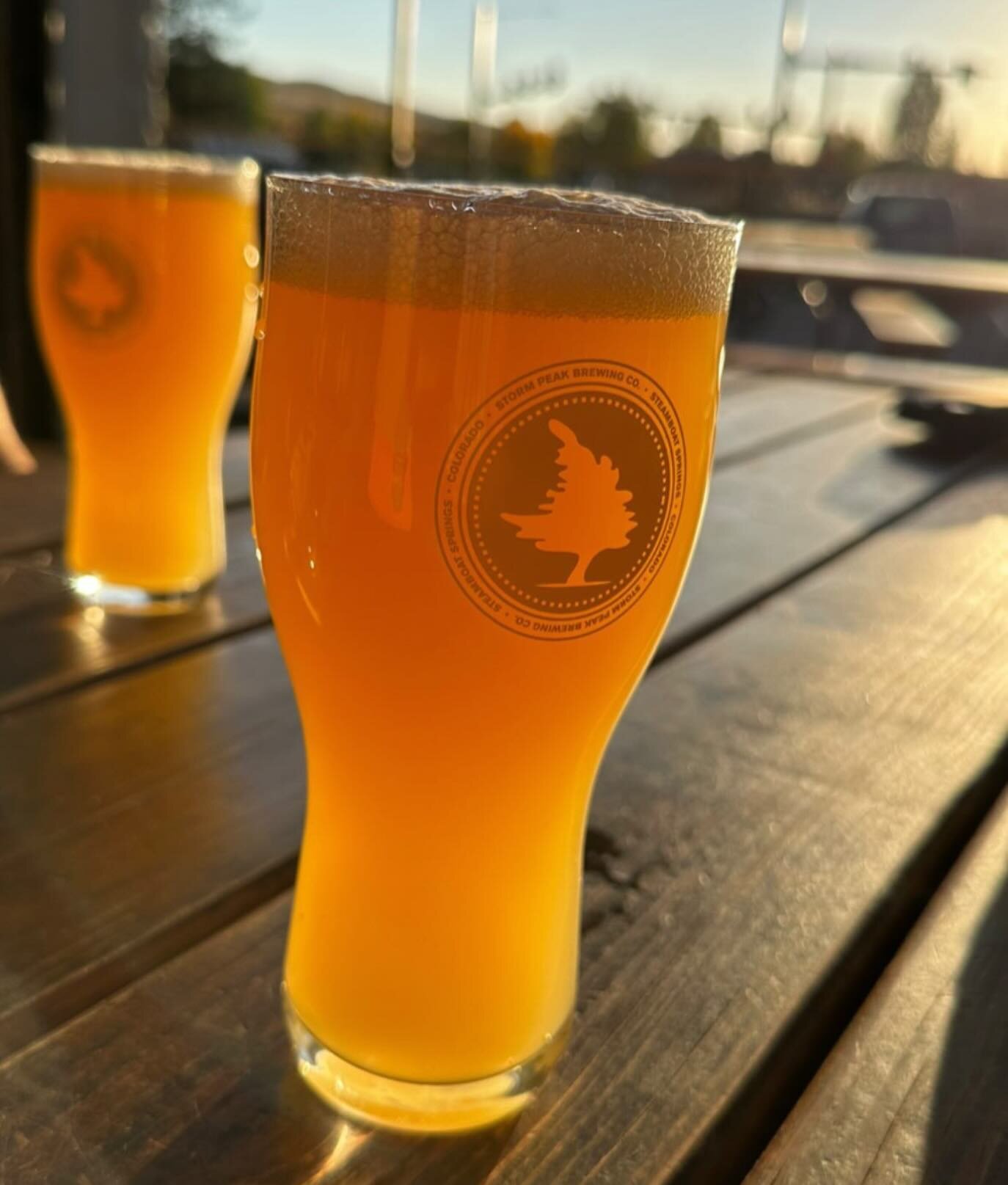 This fall weather is making us so happy. Perfect for sun drenched beers after taking in Steamboat&rsquo;s beauty. 🍂☀️🍻

📸: @rachelfortman 

#stormpeakbrewing #steamboatsprings #colorado #craftbeer #fall #sun #getoutside #drinkswithfriends