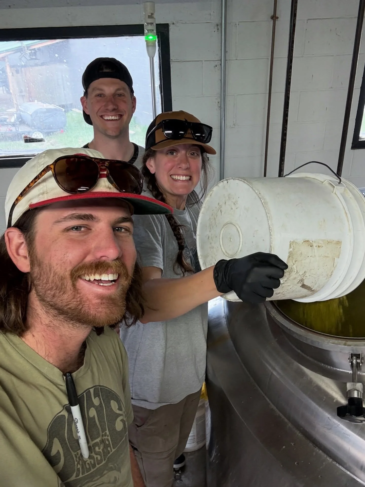 🤓😎 This week we brewed another round of In Tents &mdash; our collab with @bigagnes_ benefiting the @cdtcoalition ! In about 3 weeks this refreshing, drinkable pale ale will be ready for ya. 

OH and here we are adding the hops 👋🏻👋🏻👋🏻
