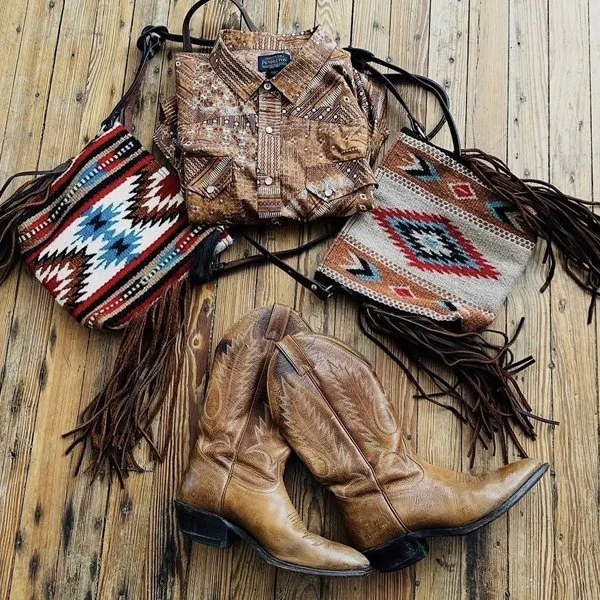 MOBTOWN VINTAGE &amp; THRIFT