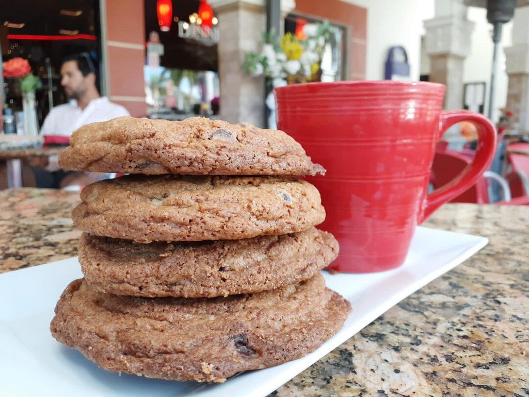 This is what you call friend-chip goals!
 🍪 &mdash; our delicious Brown Butter Chocolate Chip Cookies, it&rsquo;s the perfect midday snack.
&bull;
&bull; 
#nationalchocolatechipcookieday #brownbutterchocolatechipcookies #proseccocafe #palmbeachgarde
