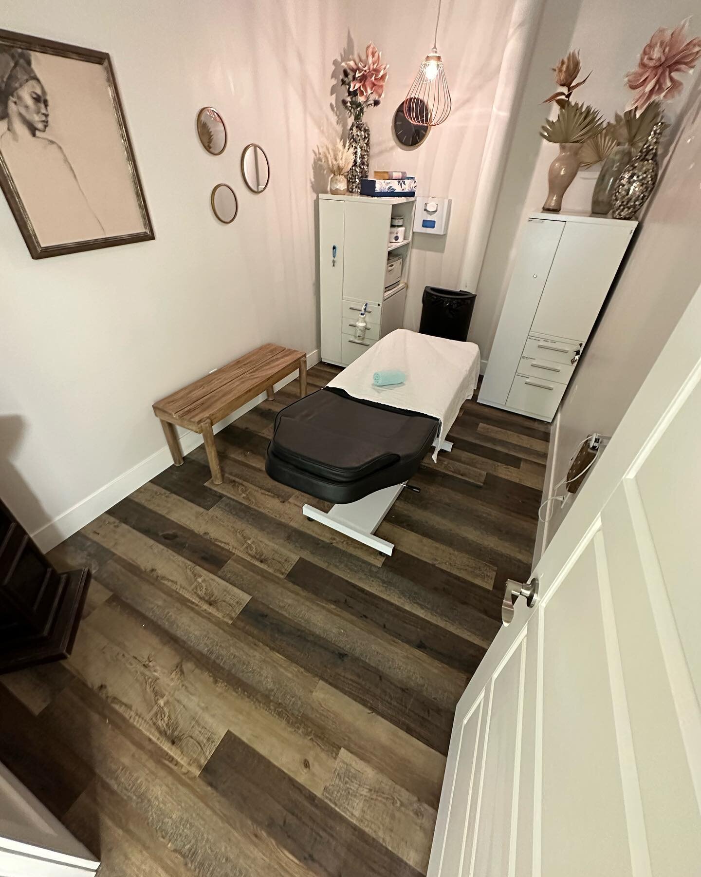 Inviting?!?! 
Brazilians aren&rsquo;t as scary as you may think. I&rsquo;ve spent the past 7 years helping women (and men) beautifying themselves&hellip;.hope to see you soon! 💕#braziliansugaring #sugarbeatswax #yytsalon #mountpearl
