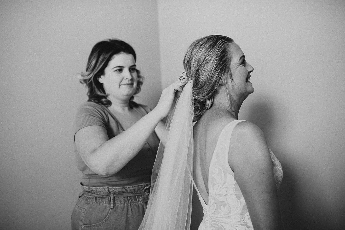 Finishing touches on a Bride are the best part ❤️ #hairdresser #bride #weddinghair #auckland @ellagaddum