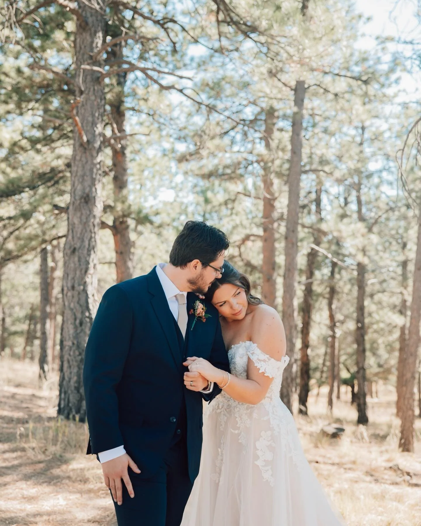 Mountain top views, beautiful weather, and a couple who couldn&rsquo;t be more in love with each other 🤍 the perfect wedding day