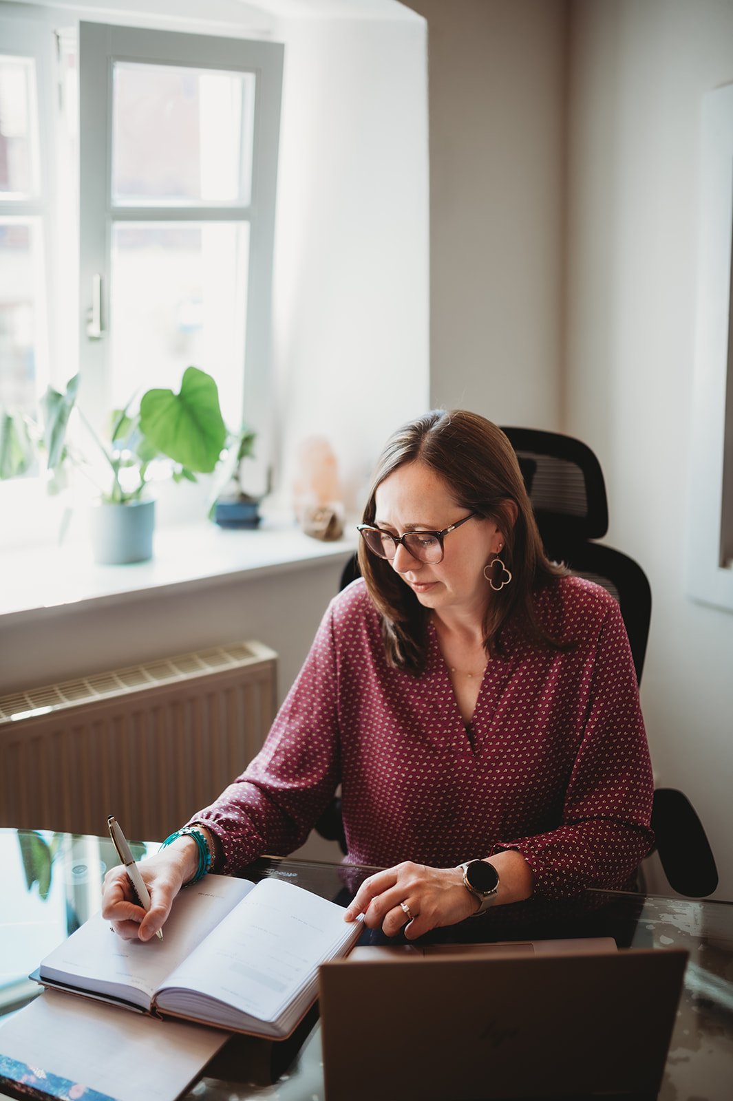Online therapy session helping client cope with depression