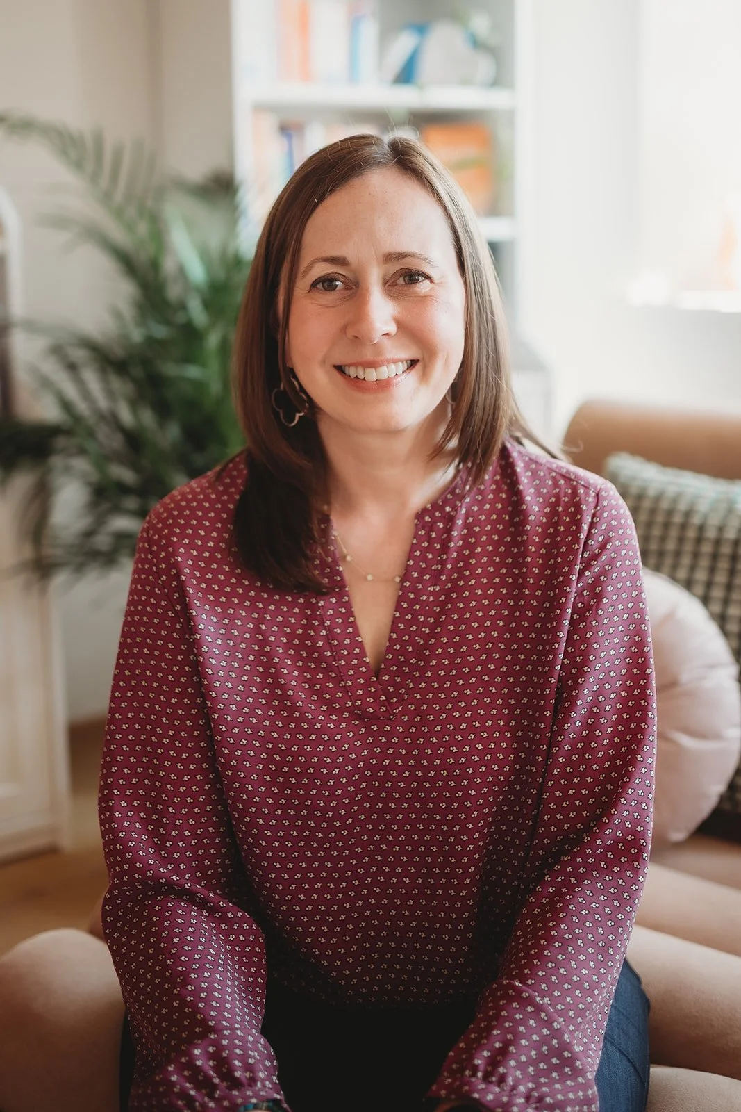 Dr. Rozycki helping clients work on negative thought patterns in CBT therapy