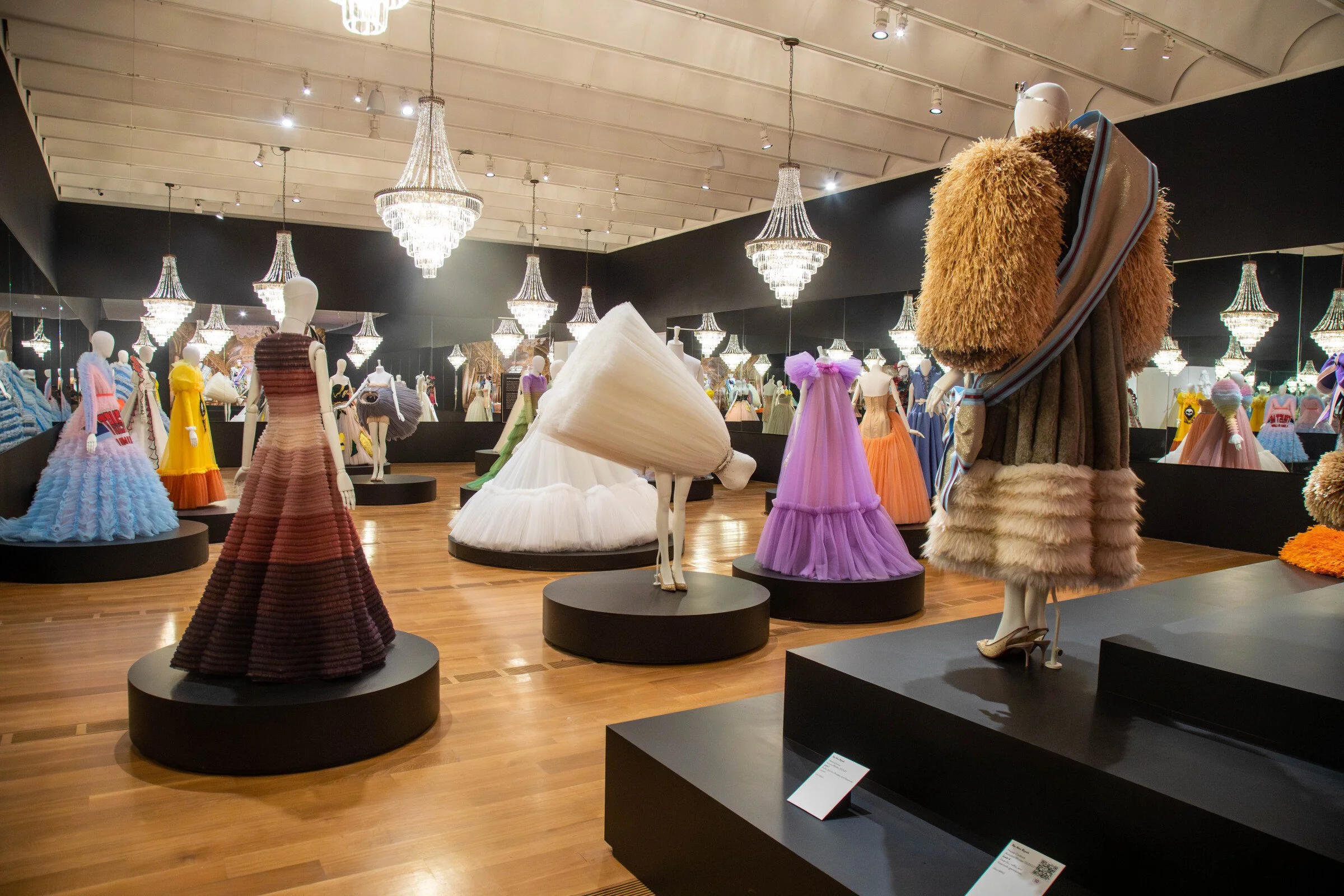 VIKTOR&amp;ROLF.FASHION STATEMENTS