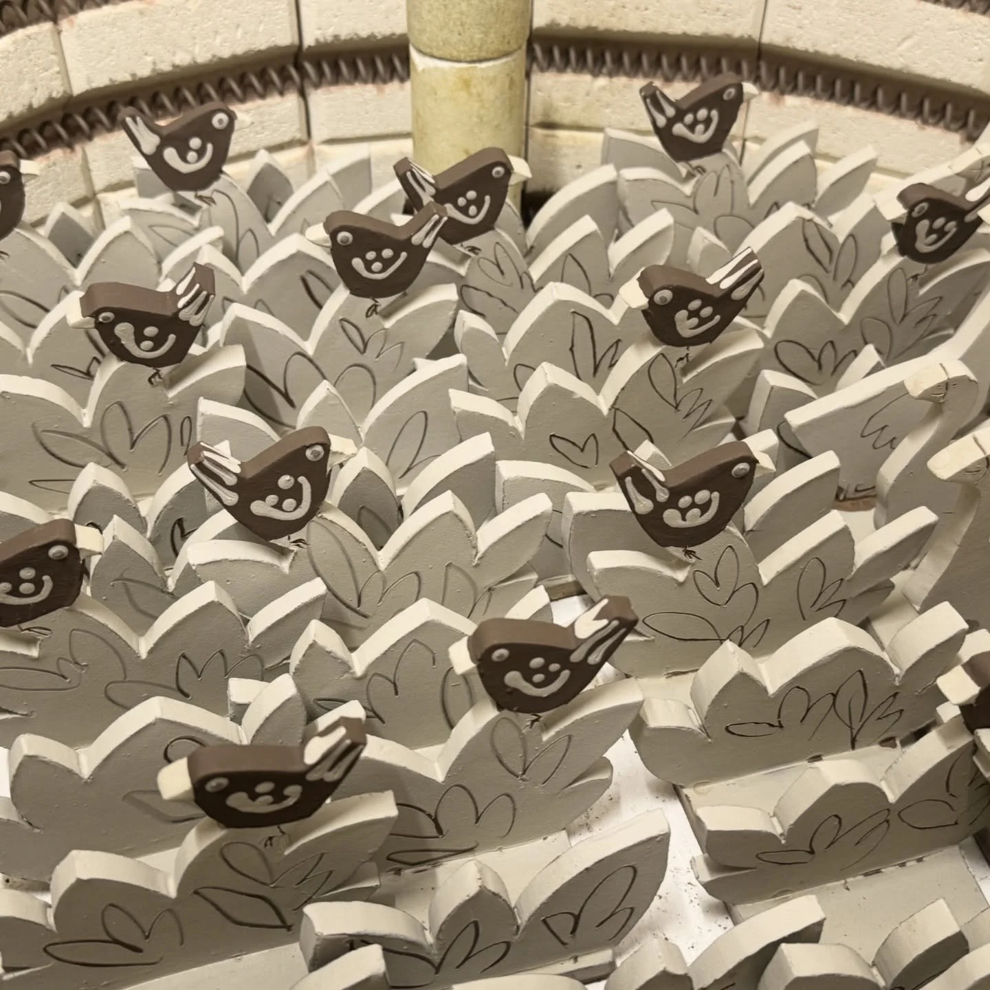 Lots of little birds huddling together. Toast racks that were pre-ordered in my online shop coming soon&hellip;

.
.
.
#handmadetoastrack
#toastracksofinstagram 
##buyhandmadethischristmas