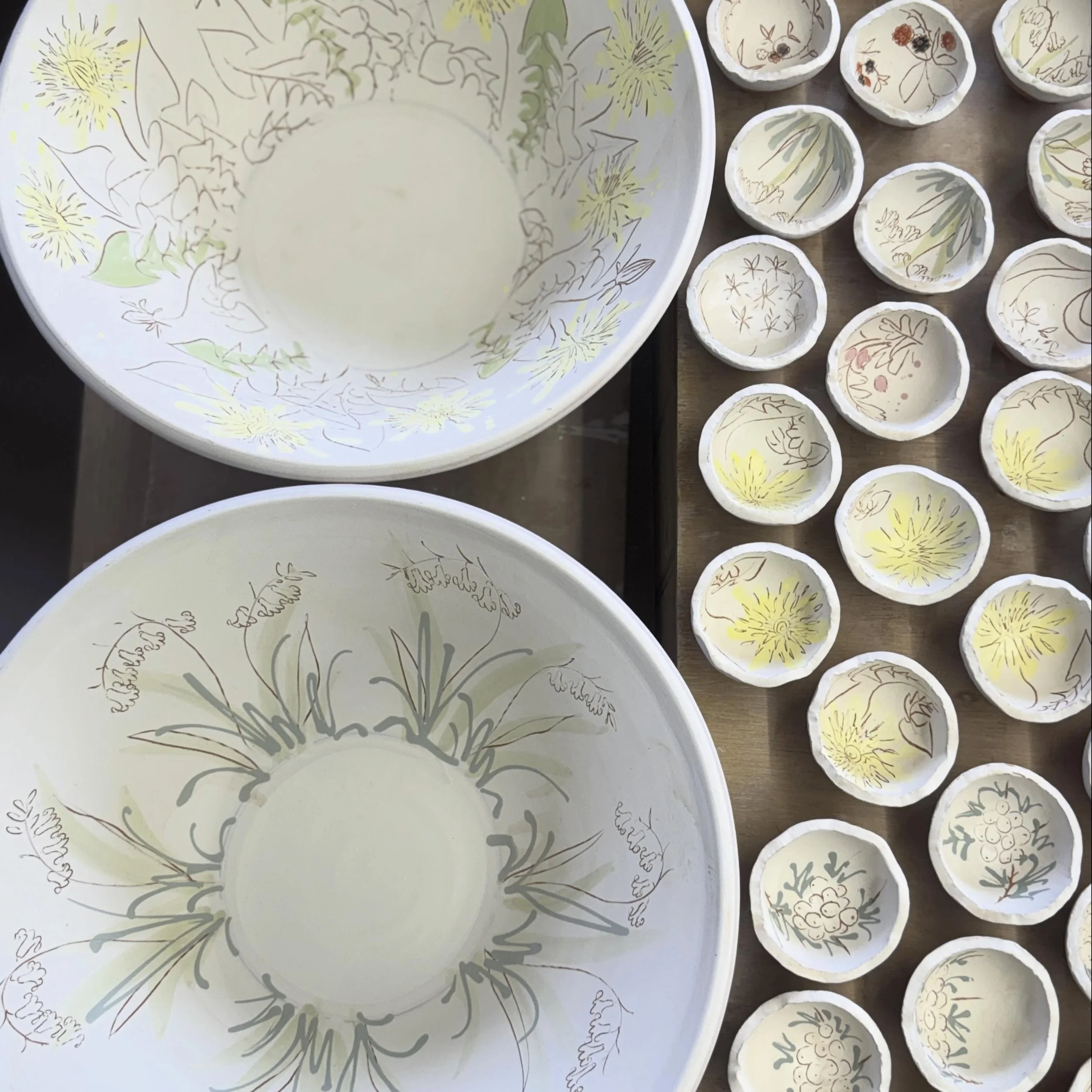 glazing glazing glazing&hellip; 

And more glazing 

These are the largest and smallest of the pieces which will hopefully be coming with me to Potfest Scotland next week.

@potfest.co.uk 
@sconepalace 
12-14 June 10-4:30