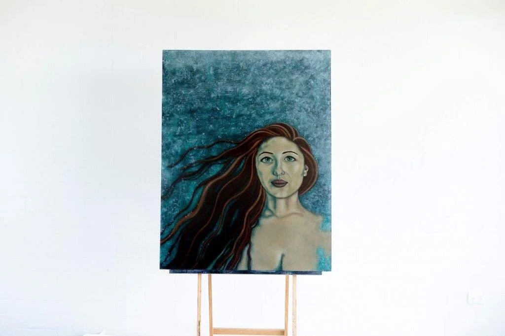 He wahine tenei // This is a woman