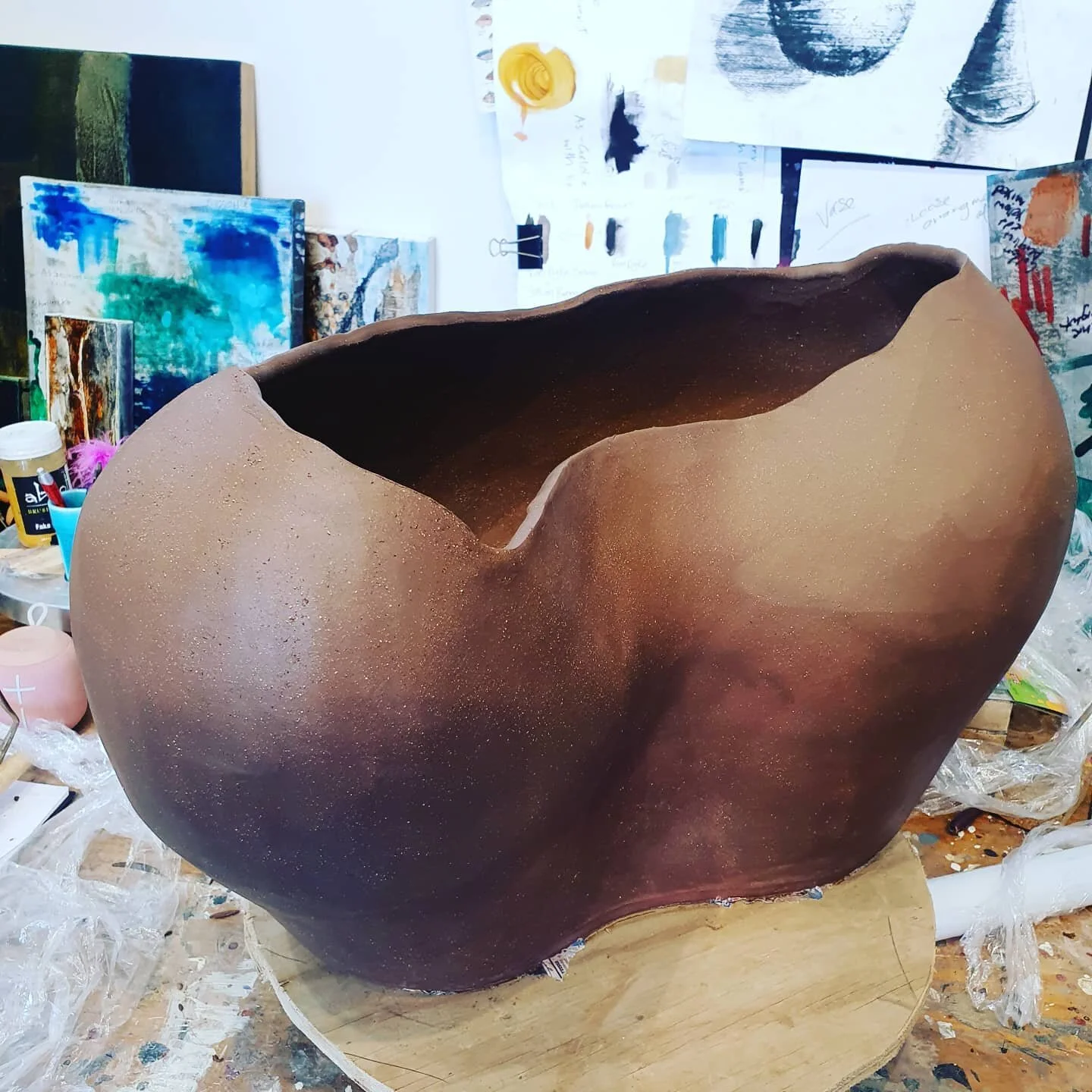 Extra large infinity vase
Red Raku Clay
650mmx370mm approx