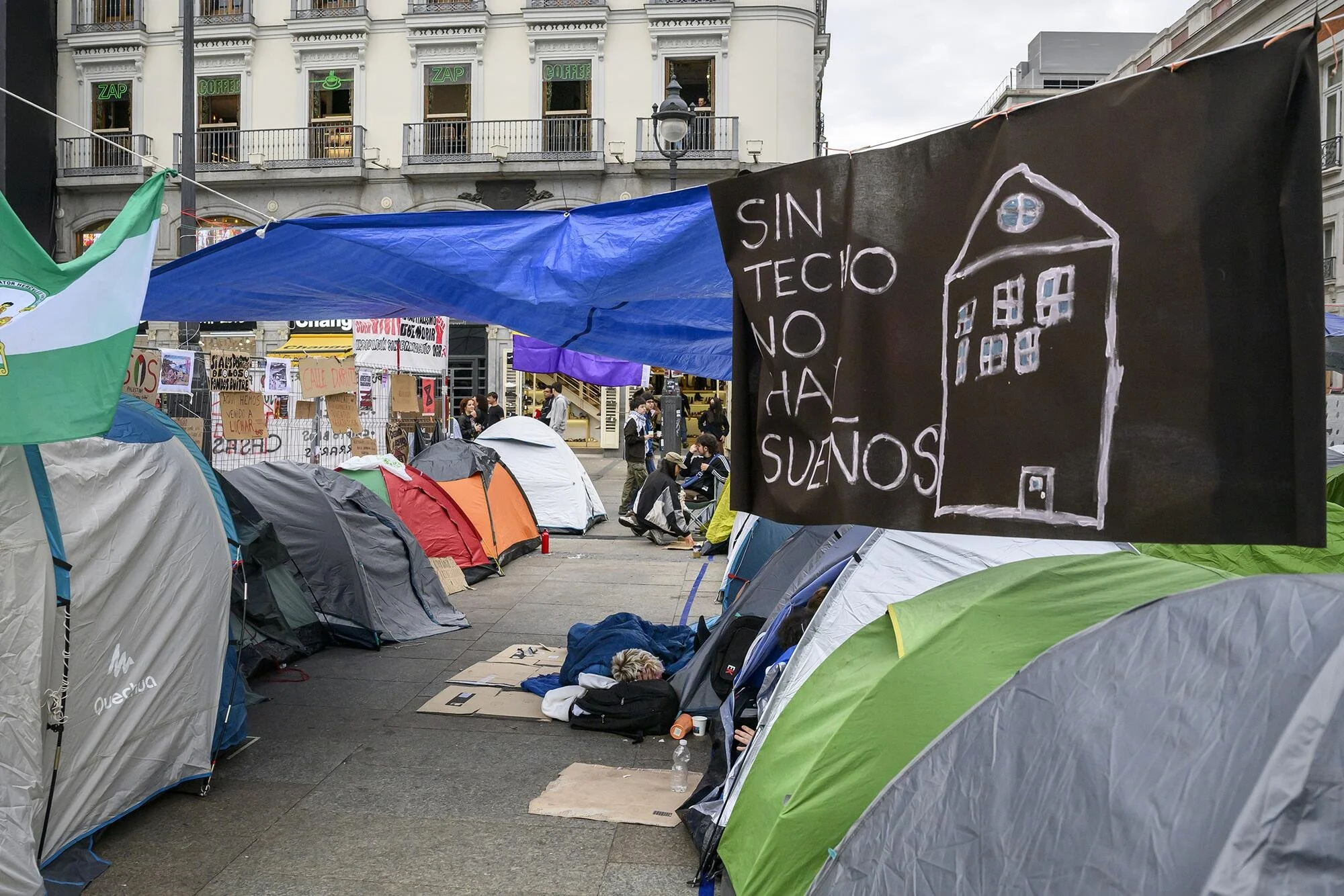 Sol, Ceuta, Gaza, o La Revolución de los Zombis