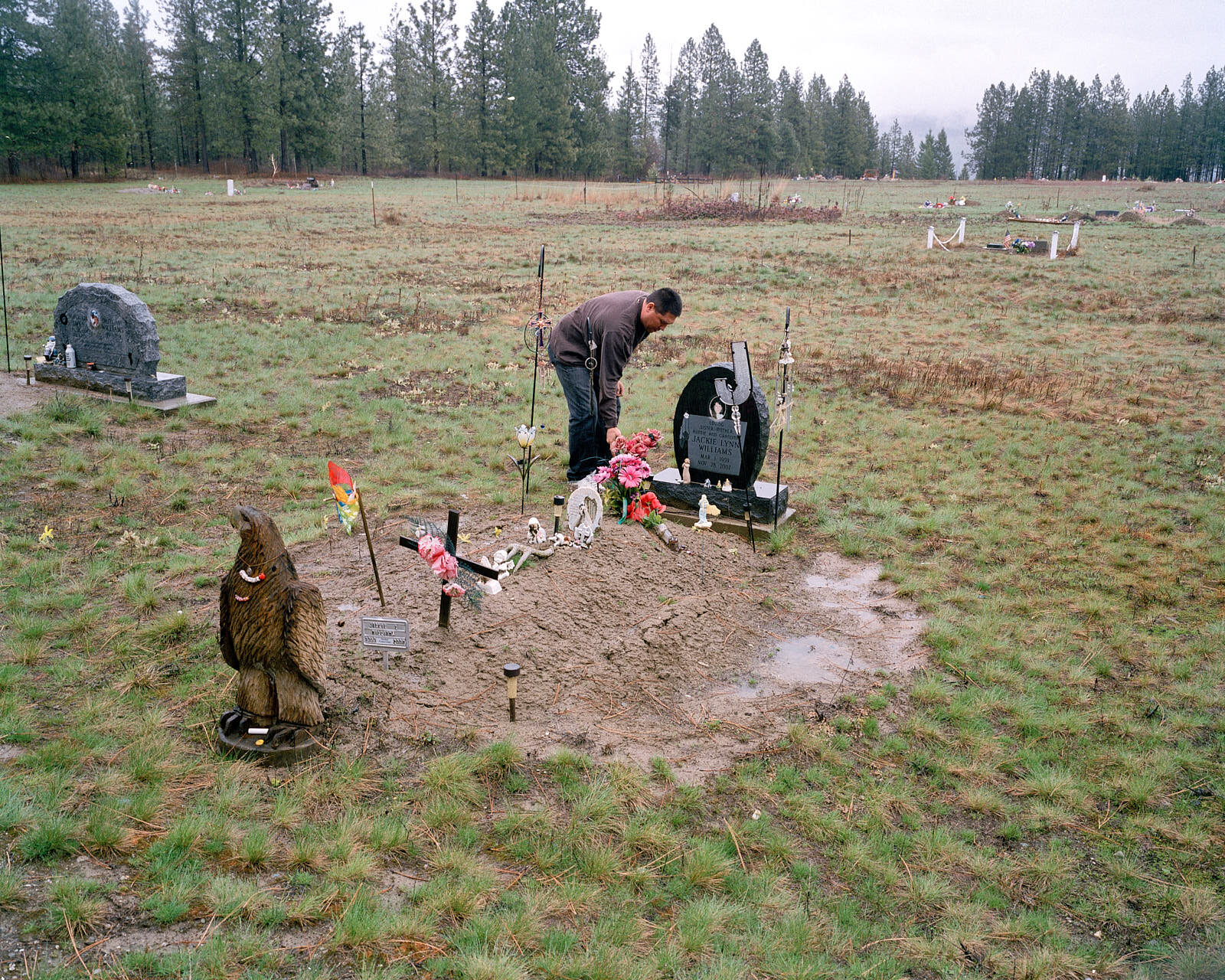 Duwaynes mums grave 001.jpg