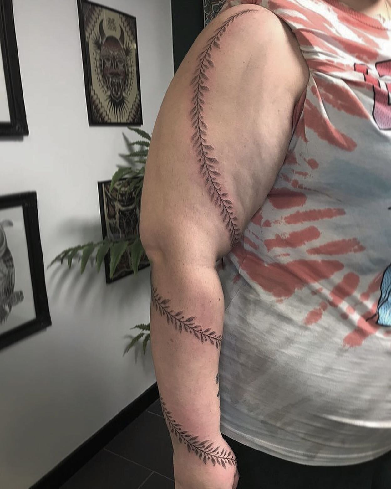 Done recently for @cerysheaps01 thanks again mate 🙏🏼

Direct message if your interested in something similar.

@freebirdtattoos 

-
-
-

@killerinktattoo 

#dotwork_tattooers#dotworktattoo#mandalatattoo#mandala#mandalas#mandala#mandalalove#dotworke