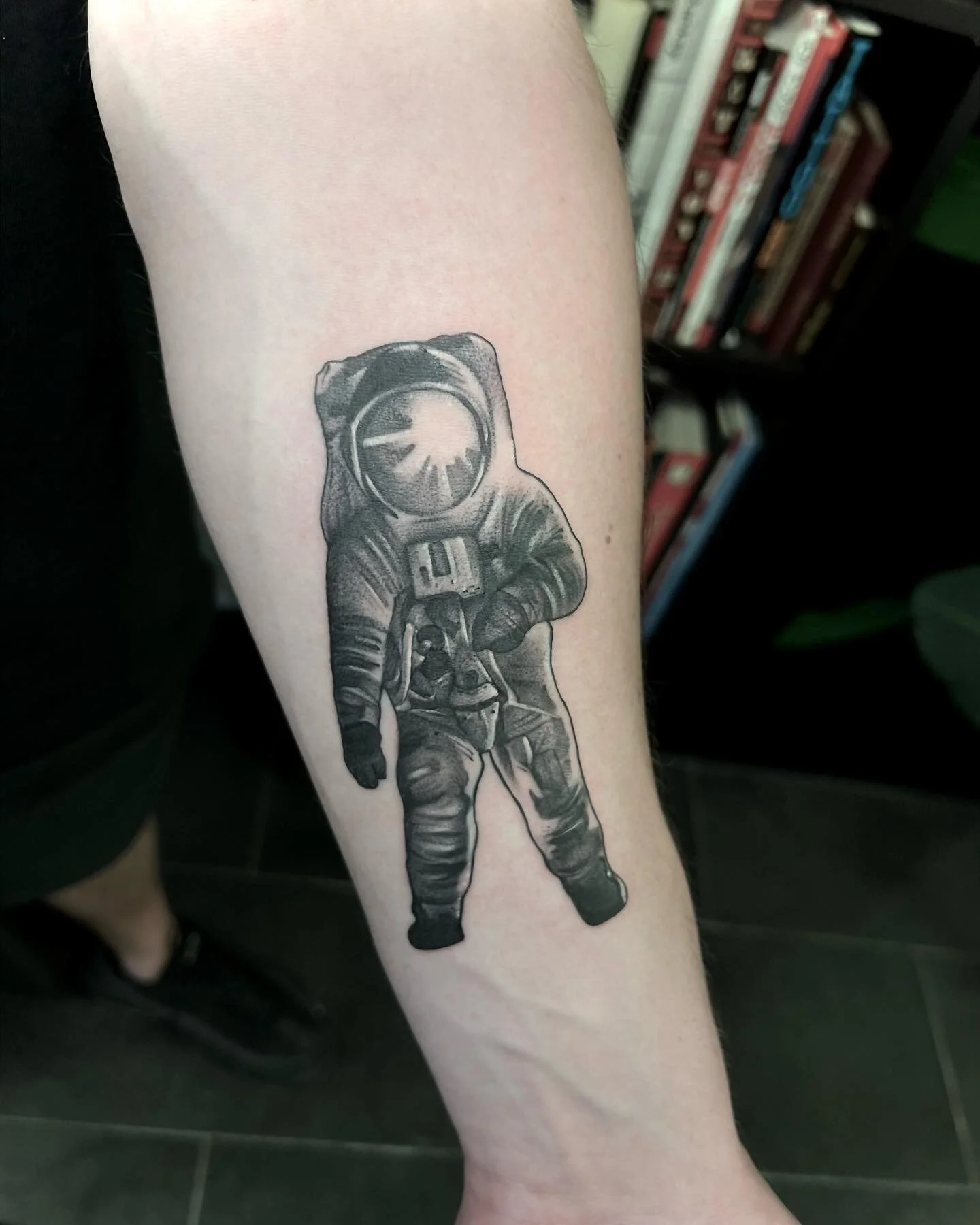 Space man for @charliepowis 

Created using - @dynamiccolor @kwadron @bishoprotary @criticaltattoosupply 

@freebirdtattoos 

#space #spaceman #apollo #tattoo #blackwork #stipple #3rl #uktattooartists #artist #tattoos @tattooist