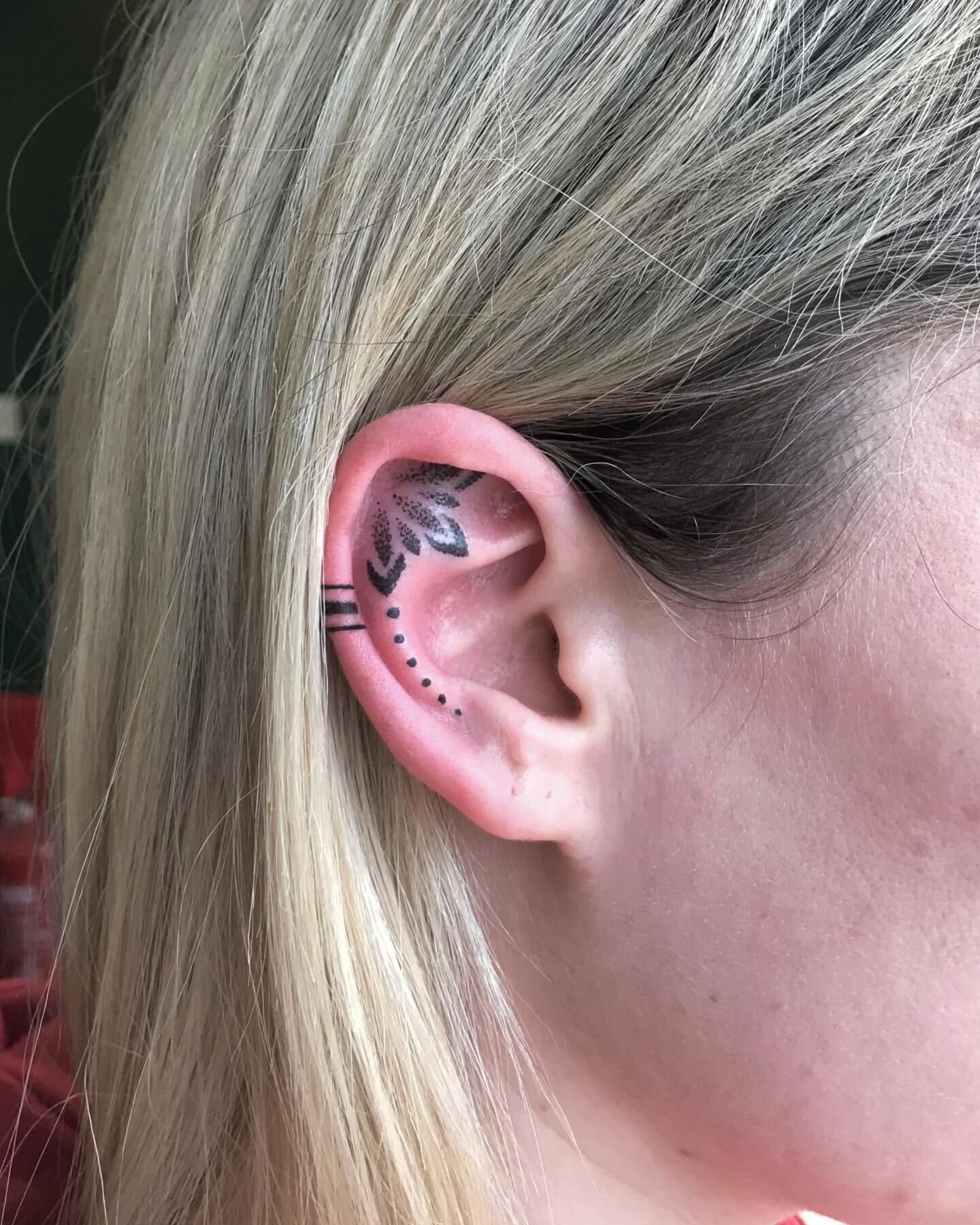 Ear tattoo for @jessicaemma91 🌞

Direct message if your interested in something similar.

@freebirdtattoos 

-
-
-

@killerinktattoo 

#dotwork_tattooers#dotworktattoo#mandalatattoo#mandala#mandalas#mandala#mandalalove#dotworkers#dotworknow#tattoos#