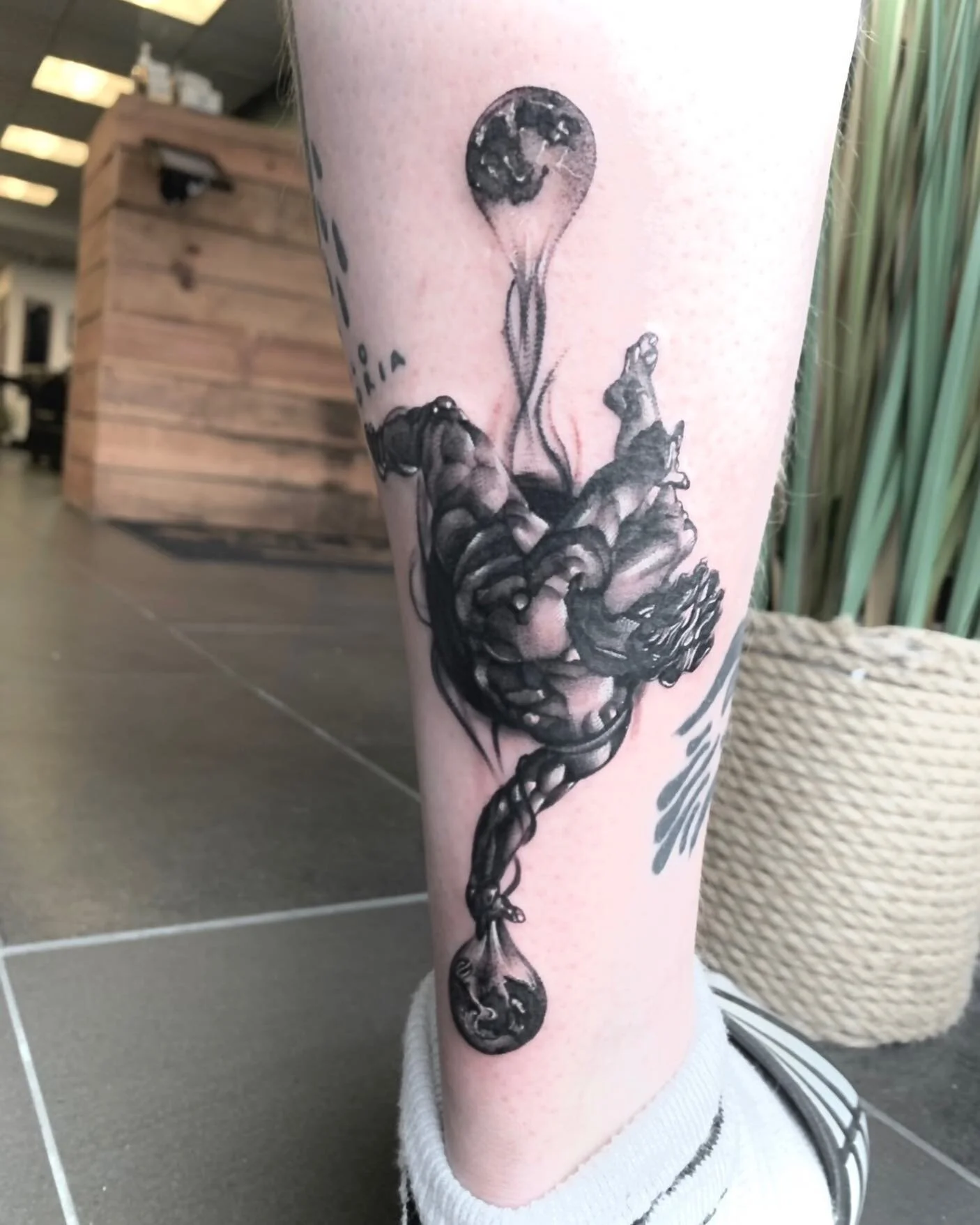 Mad one for @phant0m_tattoo

Get on him for all your folk/traditional needs.

@freebirdtattoos 

Created using - @dynamiccolor @kwadron @bishoprotary @criticaltattoosupply 

GAC 

#singleneedletattoo #uktattooist #blackandgrey #space #blackhole #high