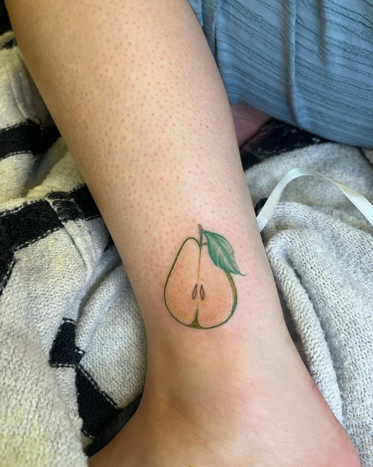 A pair of pears 🍐 for friends, thank you ladies 🙏🏻💚