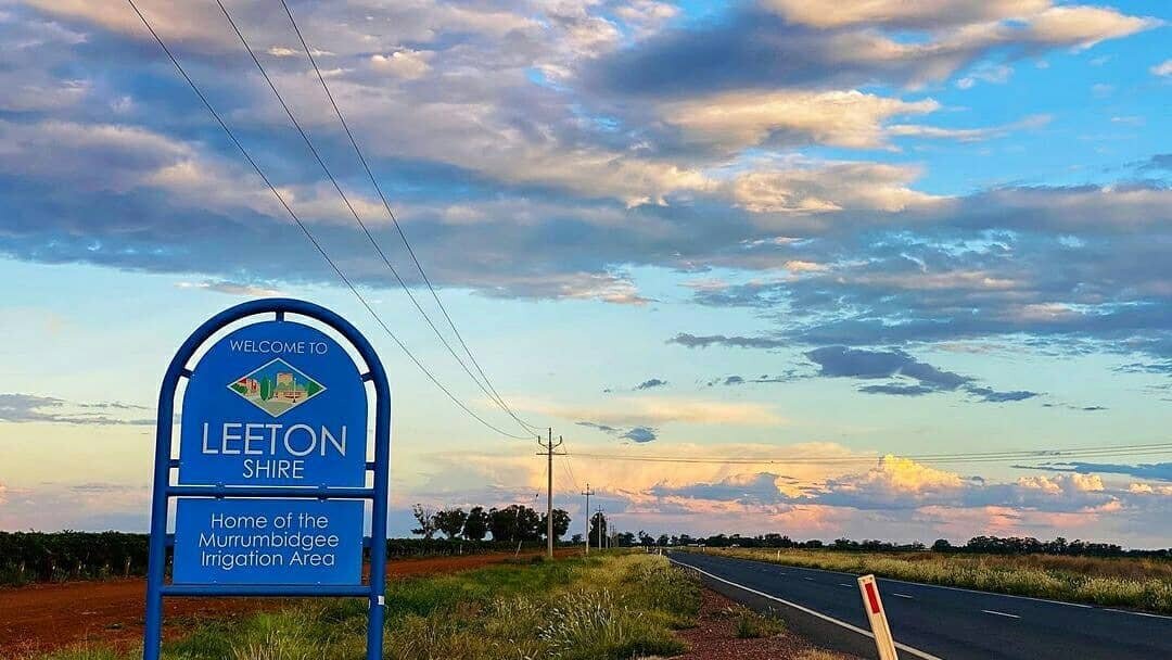 You'll never&nbsp;be short of things to do in @leetonshire&nbsp;on your #MurrumbidgeeTrails adventure! It's almost compulsory for travellers everywhere to grab a snap of a sign along the way and @haquediaries captured Leeton's with a stunning sunset 