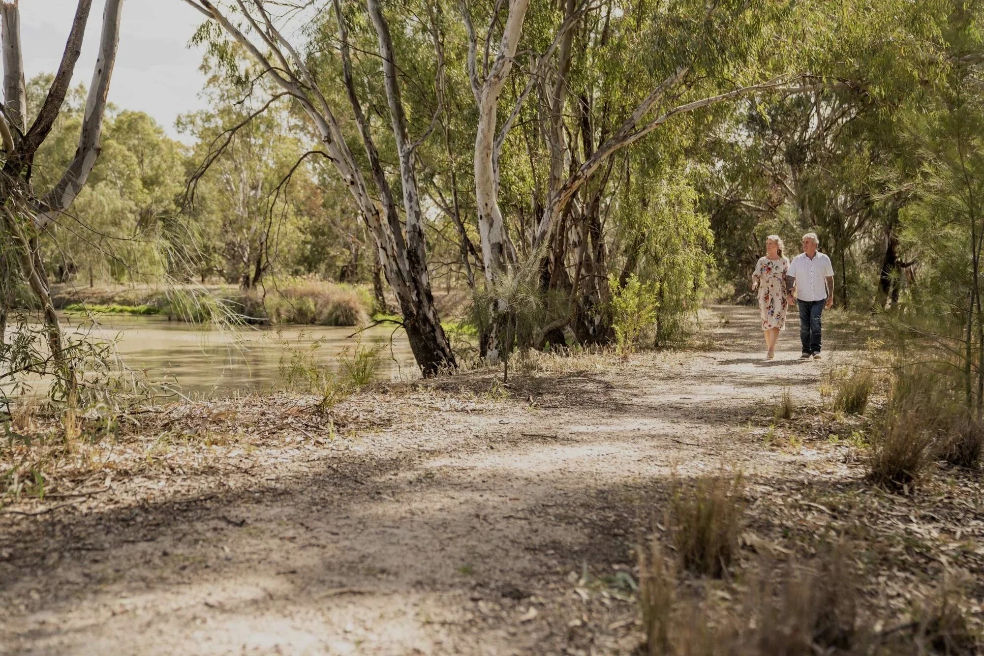 Narrandera-Wetlands-couple-walking.jpg