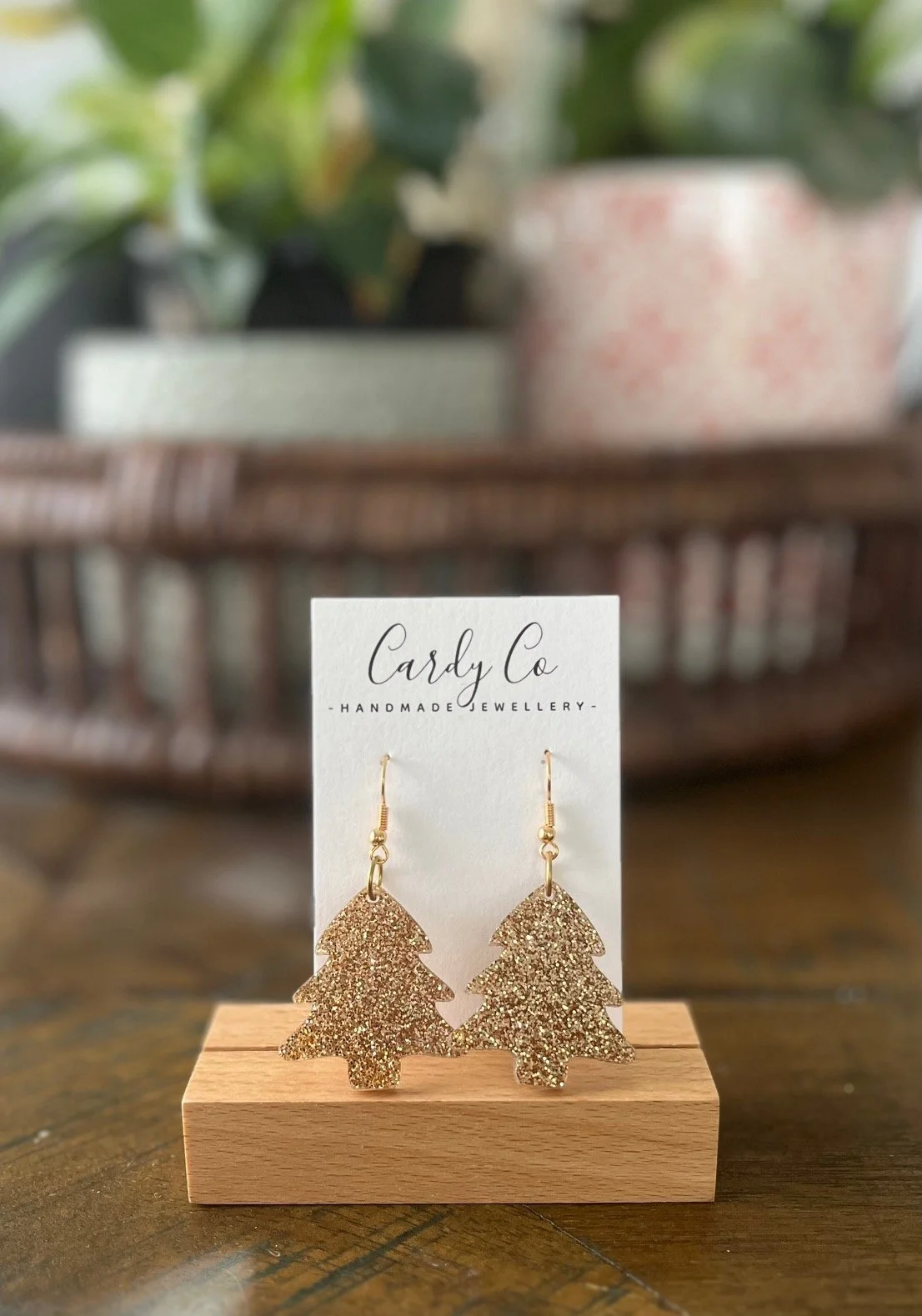 Golden Sparkle Xmas Tree 3.jpg