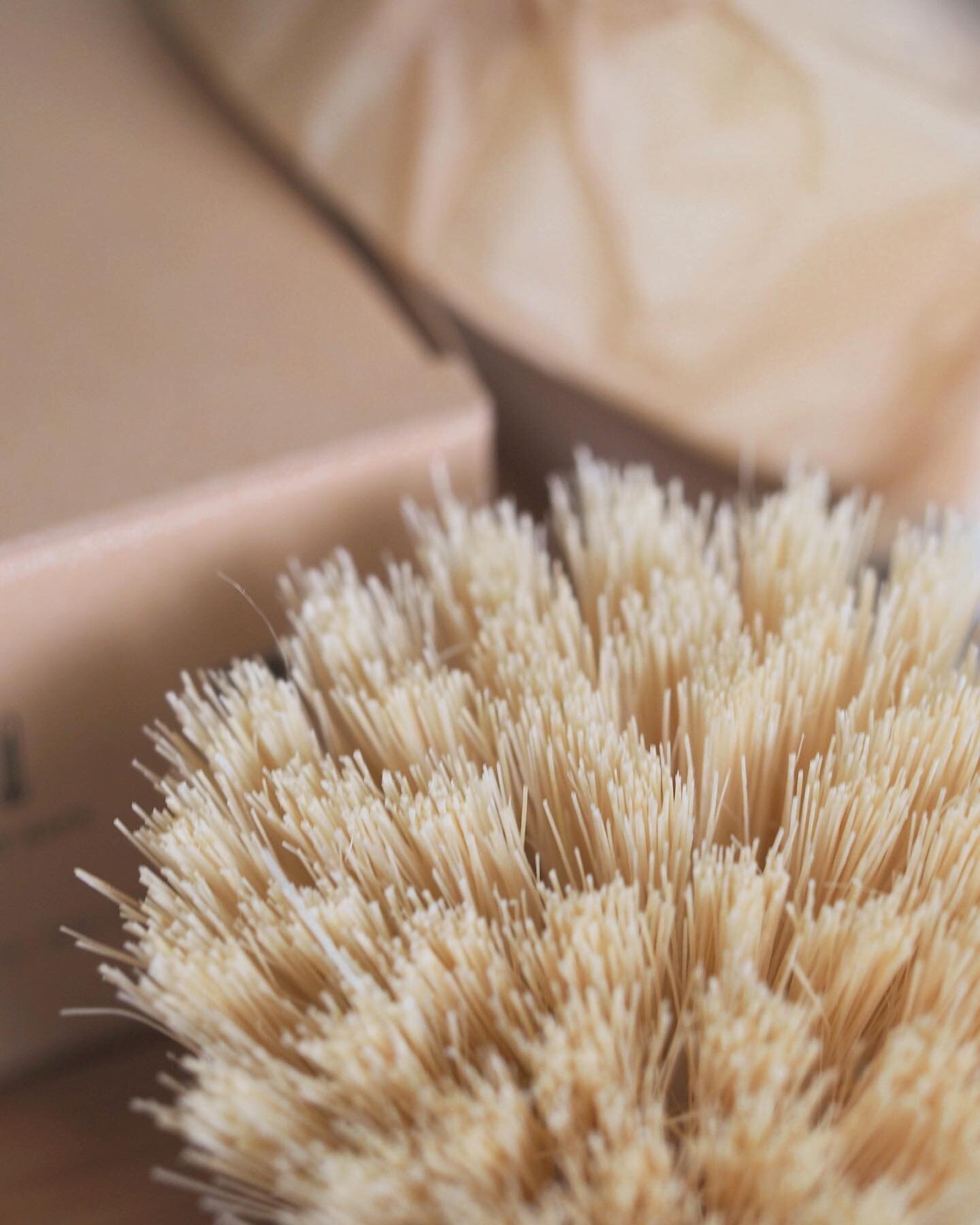 Cleaning. Urgh. Not my favourite thing to do. However every time I do actually get in and clean, it makes me feel sooo much better. Especially tidying up - putting everything away and having a clear space, it helps my mind feel clear.

I&rsquo;ve recently thinned my closet waaay down too - getting rid of so many things that no longer felt like me. And it&rsquo;s so wonderful! It makes the clothes I do wear feel more like favourites!

How do you feel about cleaning? 🌿